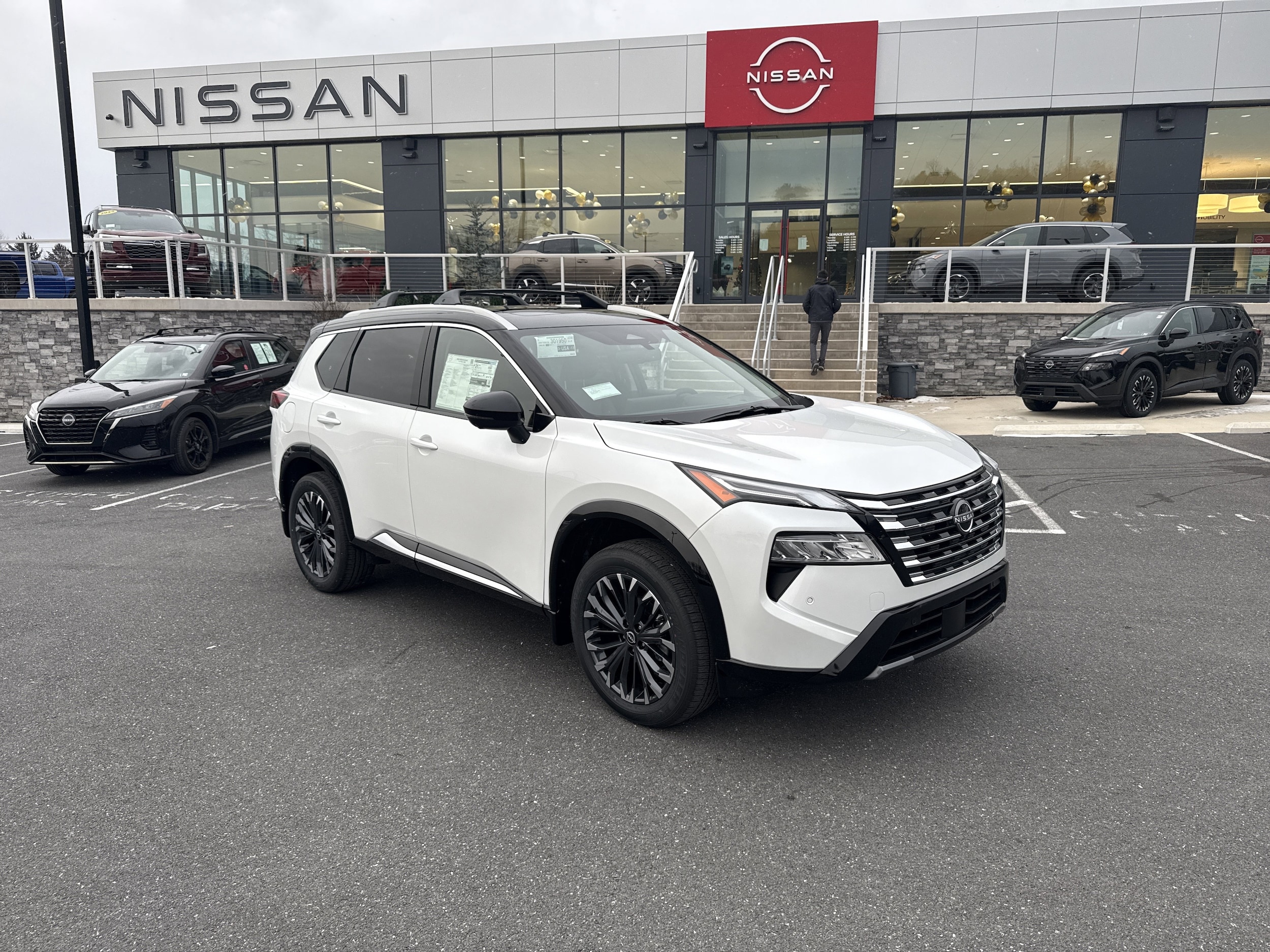 2026 Nissan Rogue Platinum's photo