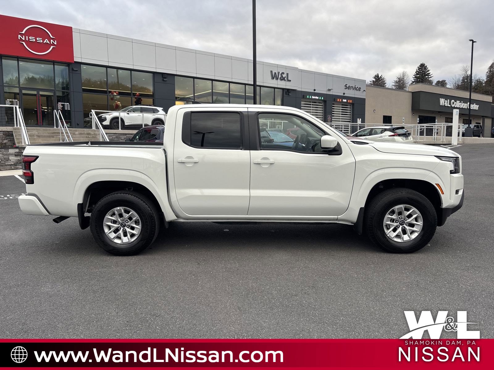 2024 Nissan Frontier SV photo 3