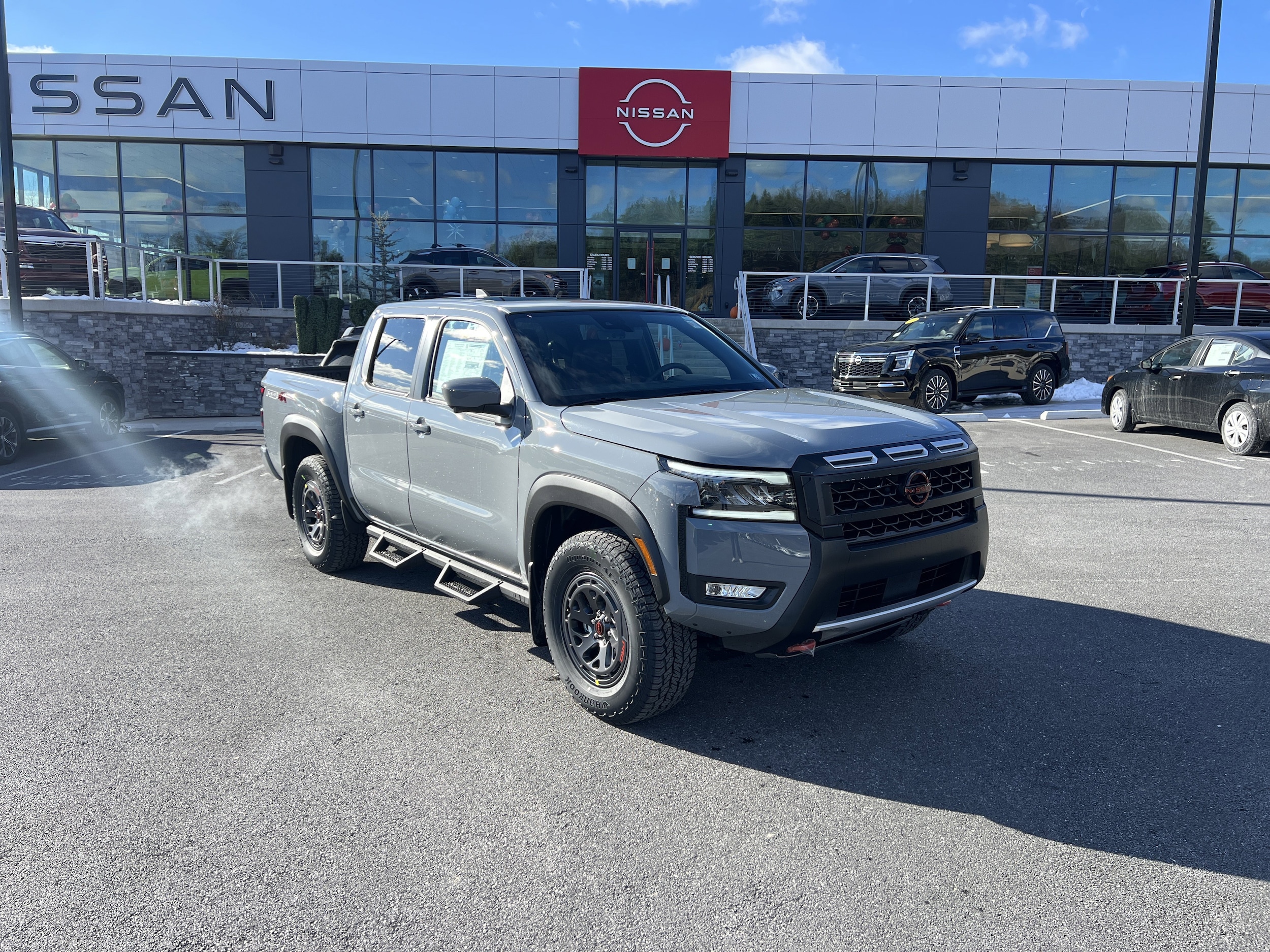 2026 Nissan Frontier PRO-4X's photo