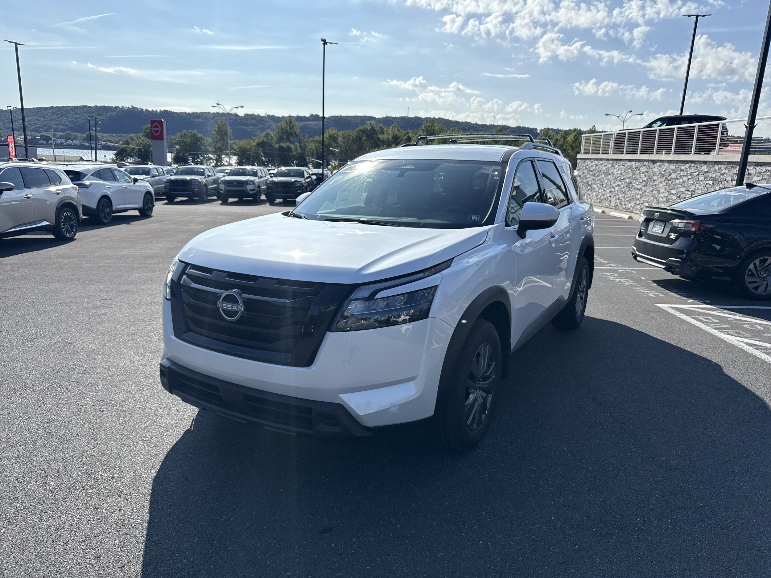 2025 Nissan Pathfinder SV photo 3