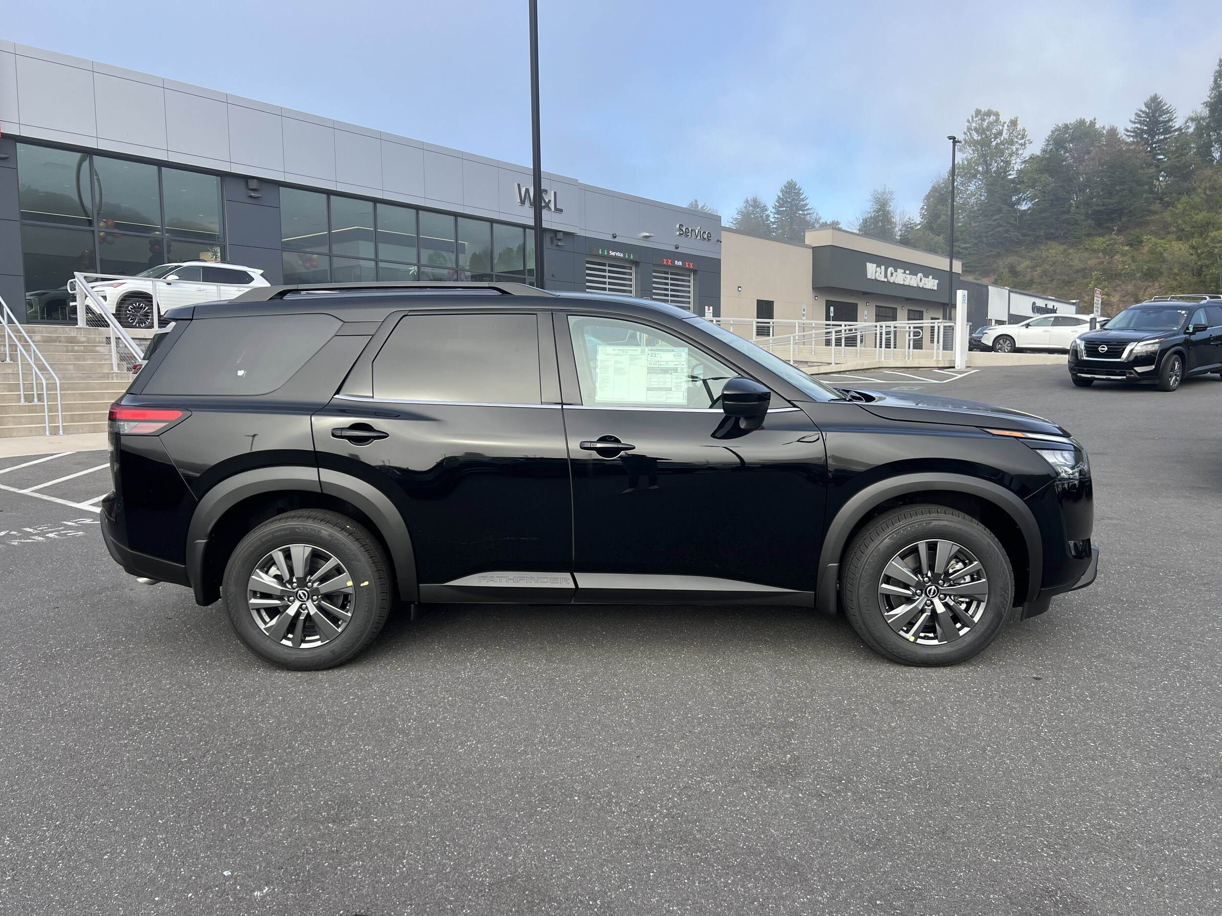 2025 Nissan Pathfinder SV photo 2