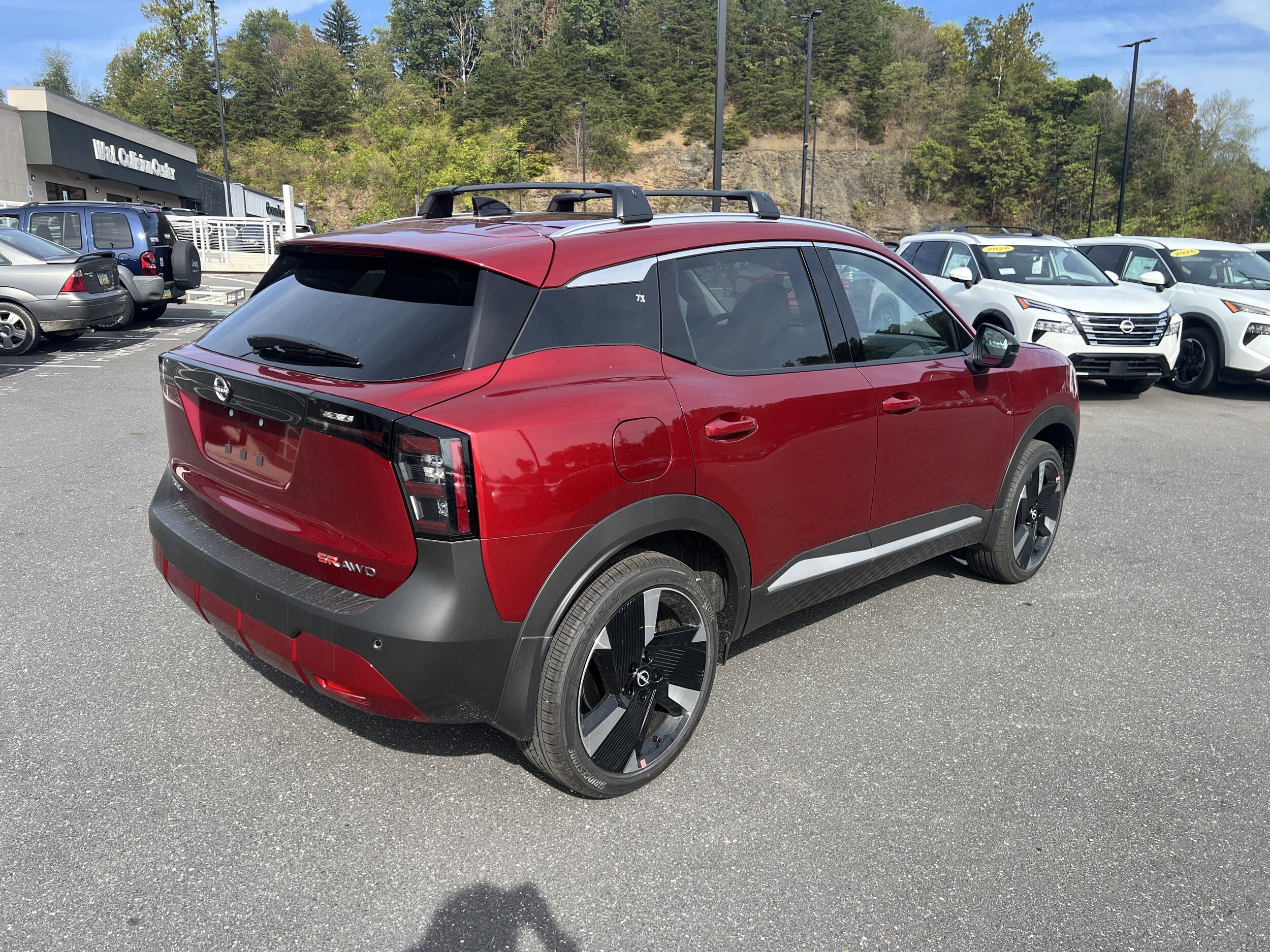 2026 Nissan Kicks SR photo 2