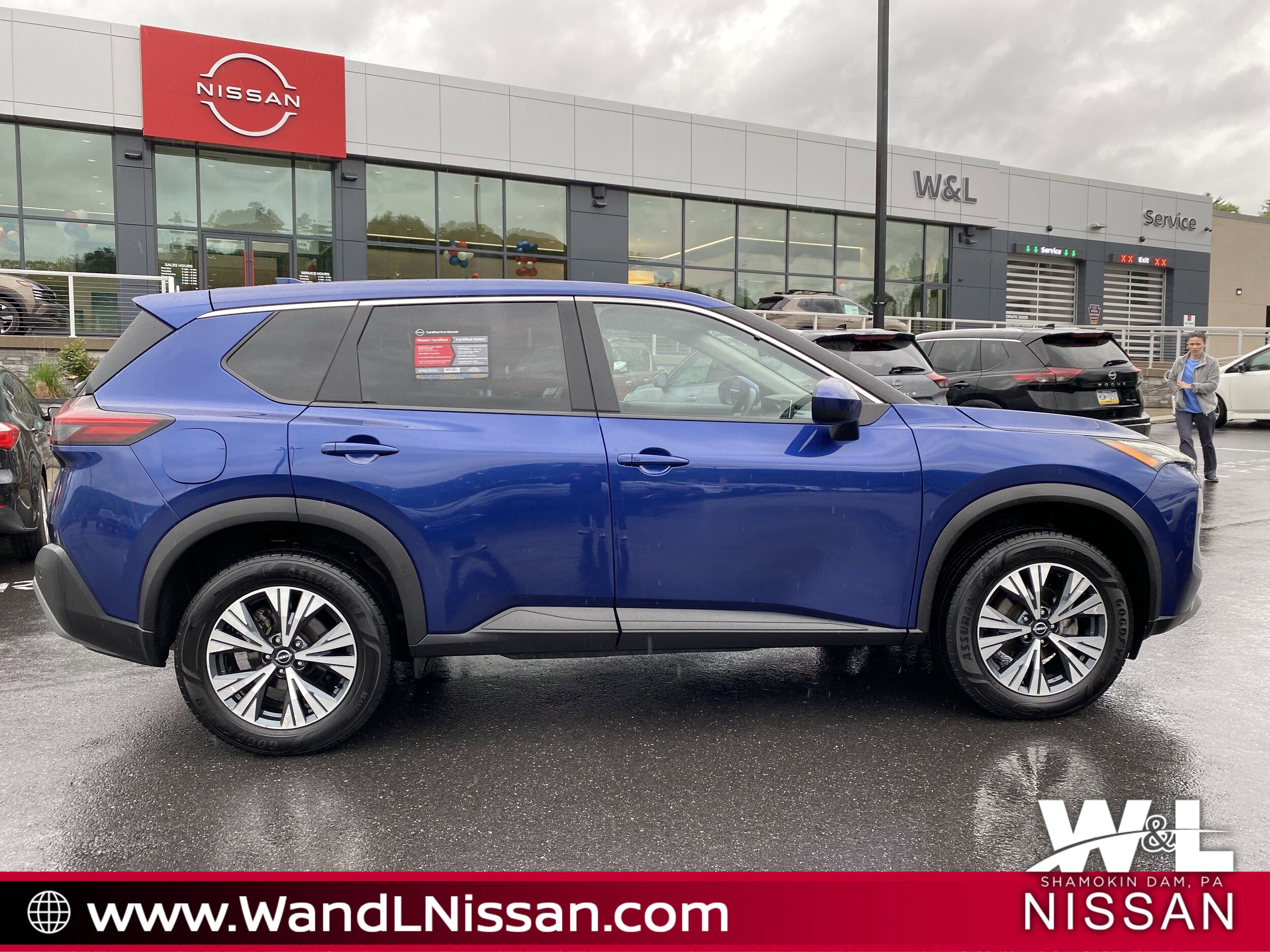 2023 Nissan Rogue SV photo 3