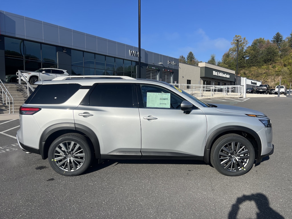 New 2025 Nissan Pathfinder SL SUV