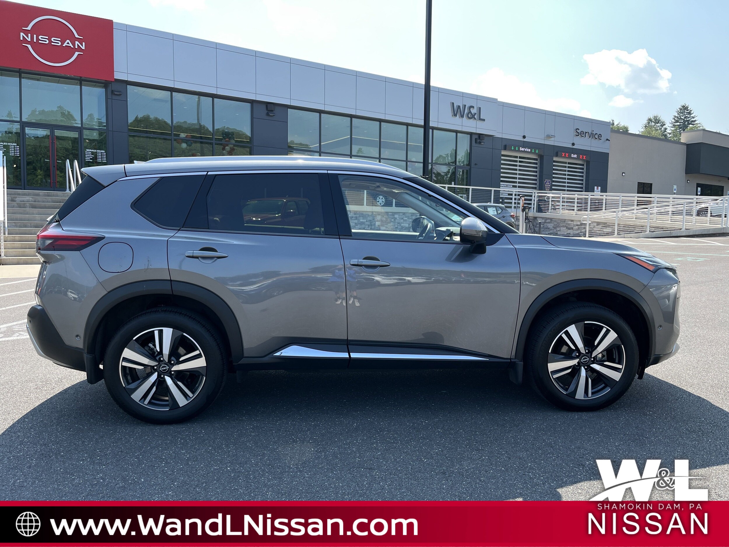 2023 Nissan Rogue AWD Platinum photo 3