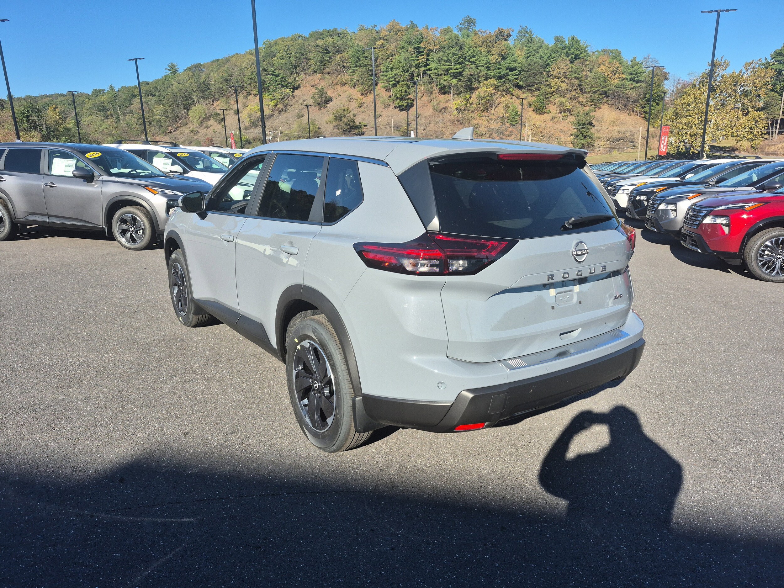 2026 Nissan Rogue SV photo 4