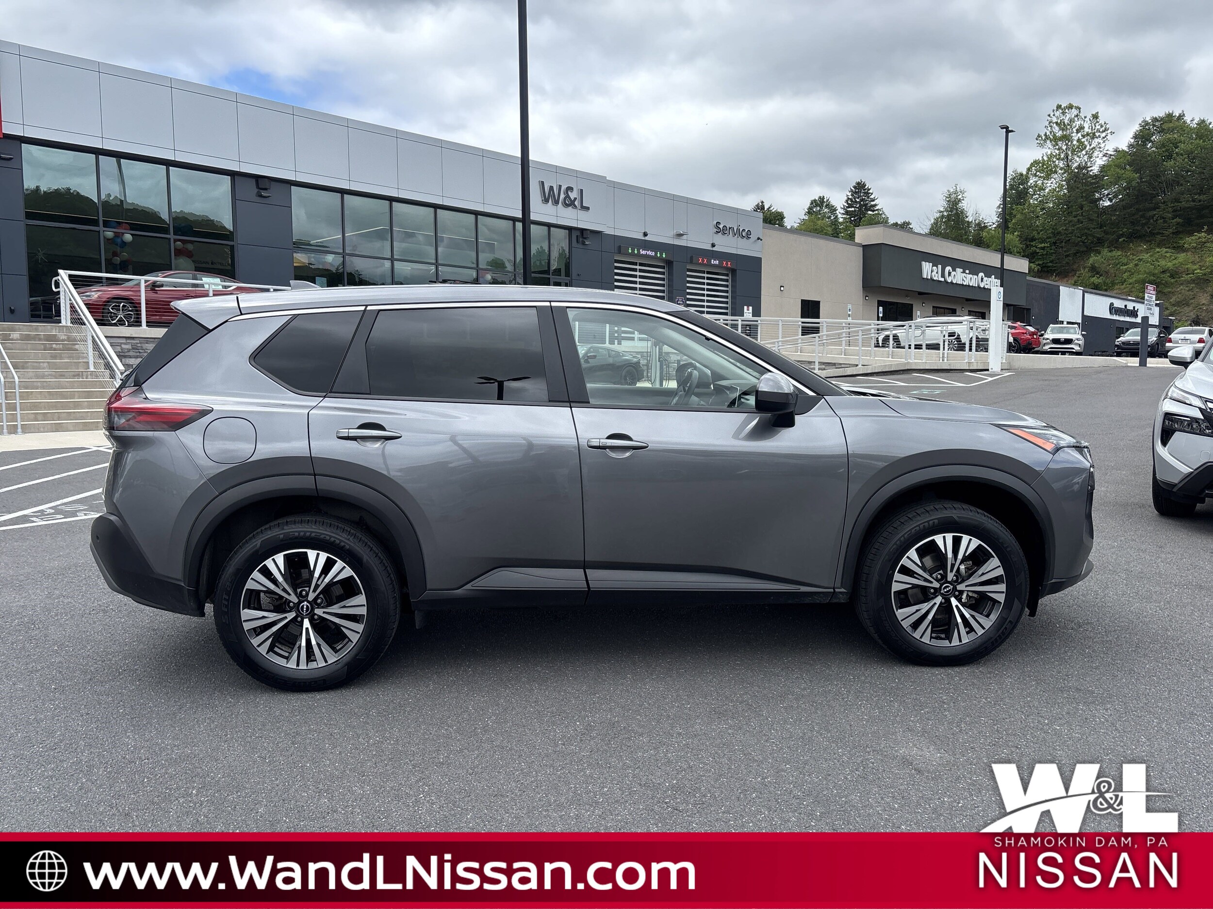 2023 Nissan Rogue SV photo 3
