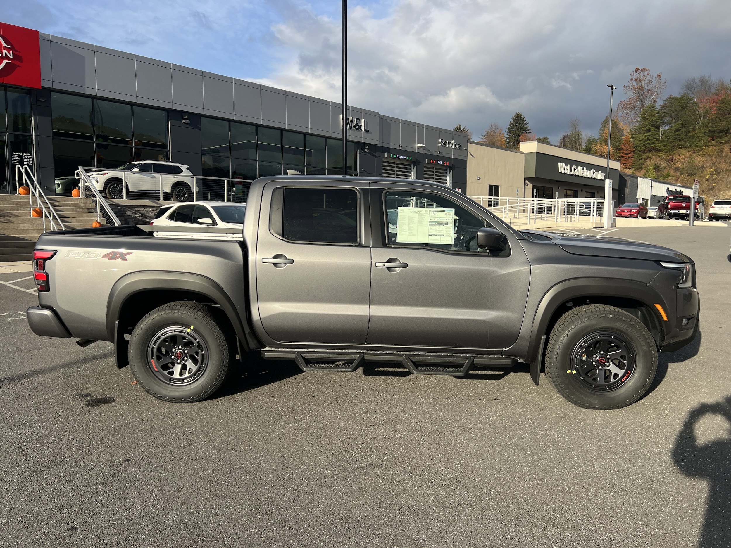 2026 Nissan Frontier PRO-4X photo 2