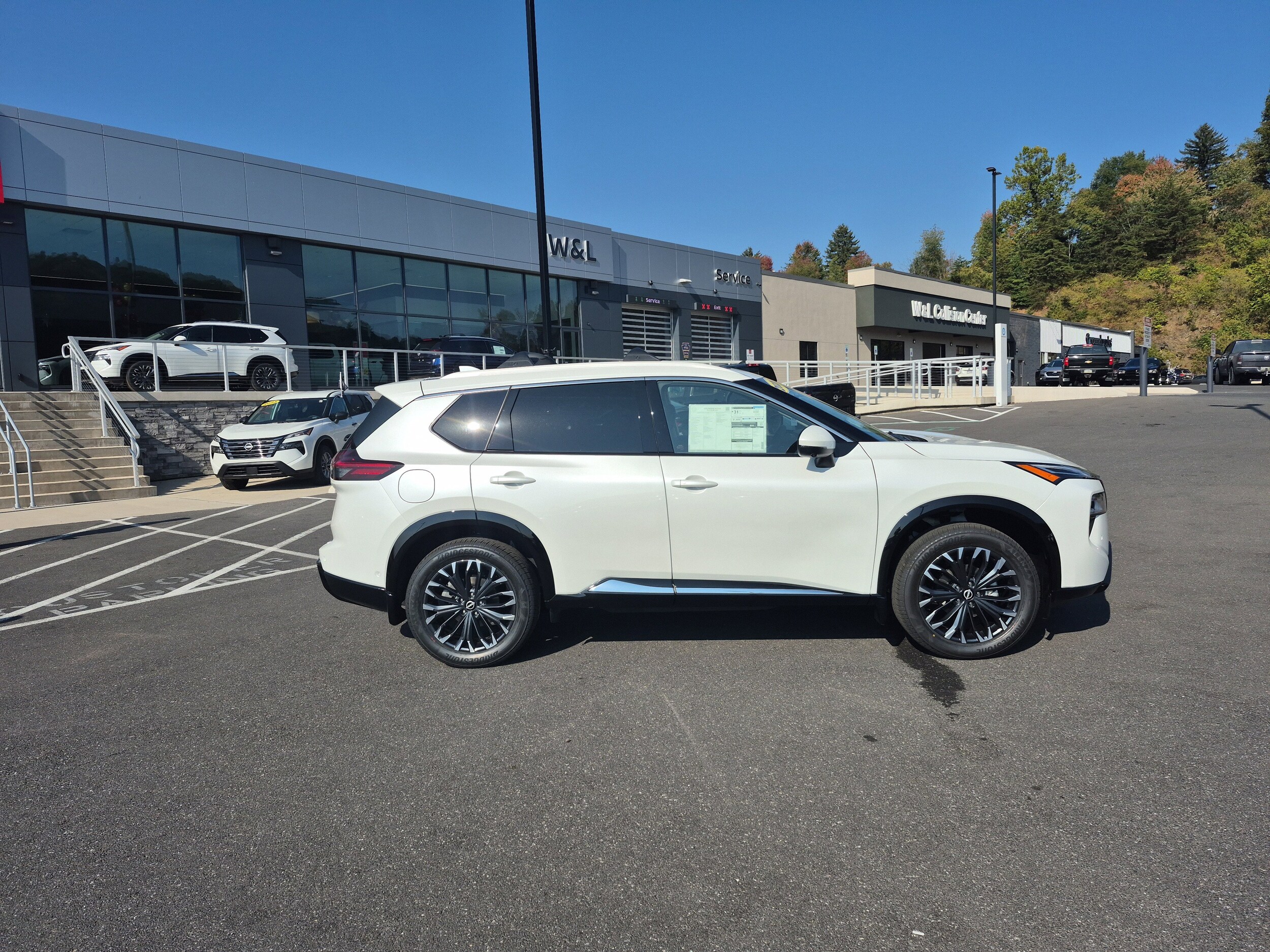 2026 Nissan Rogue Platinum photo 2