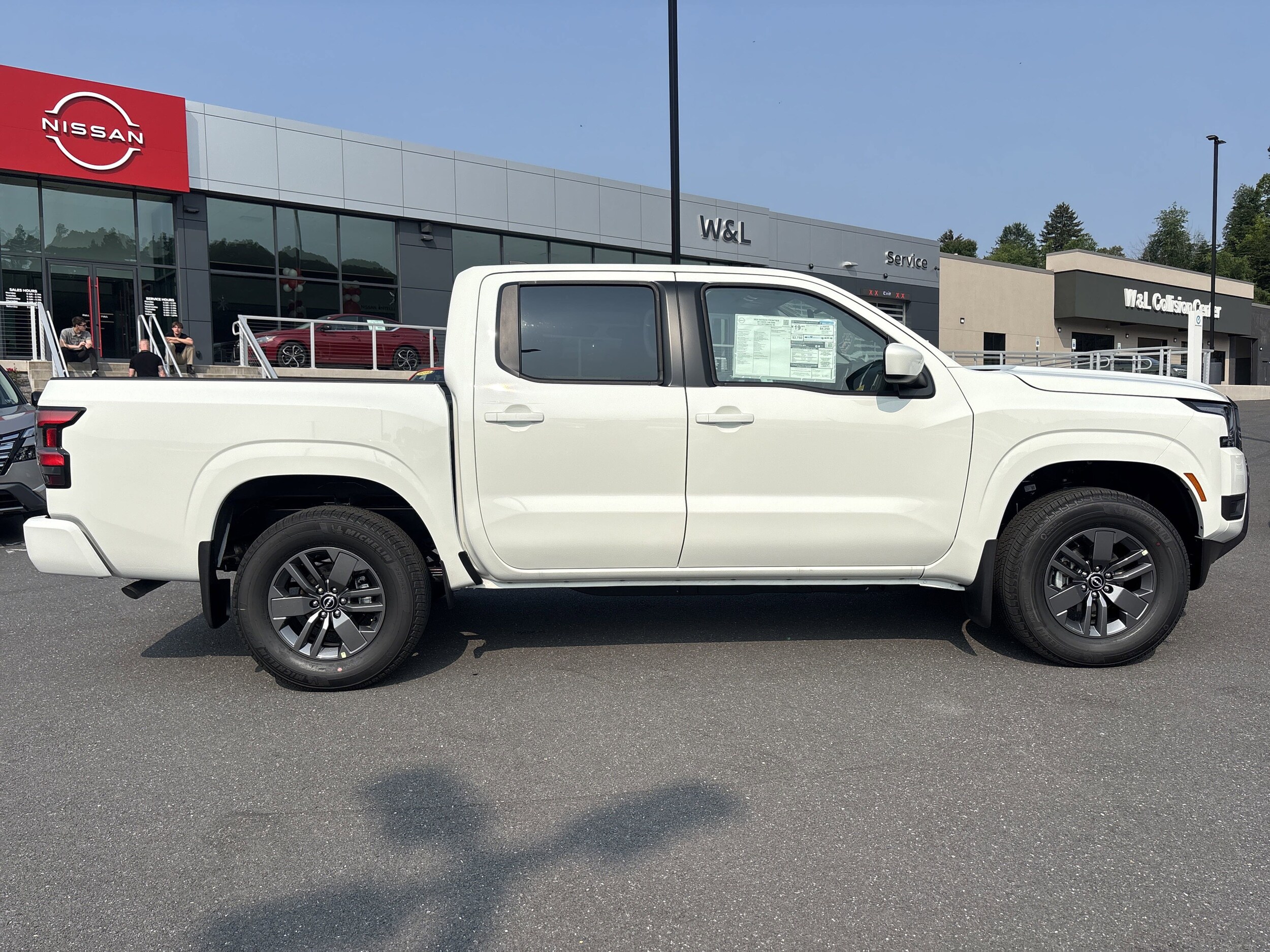 2025 Nissan Frontier SV photo 3