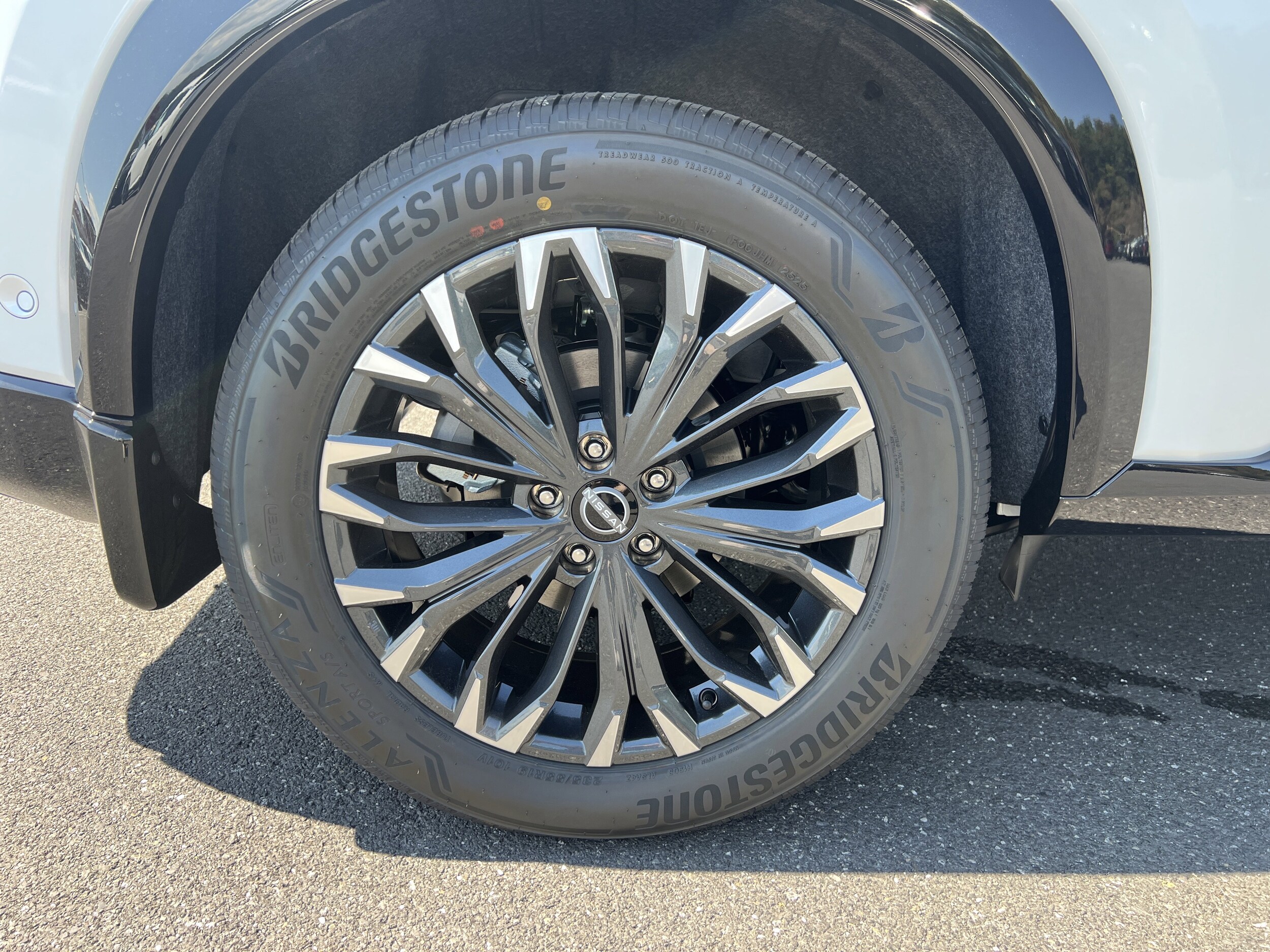 2026 Nissan Rogue Platinum photo 2