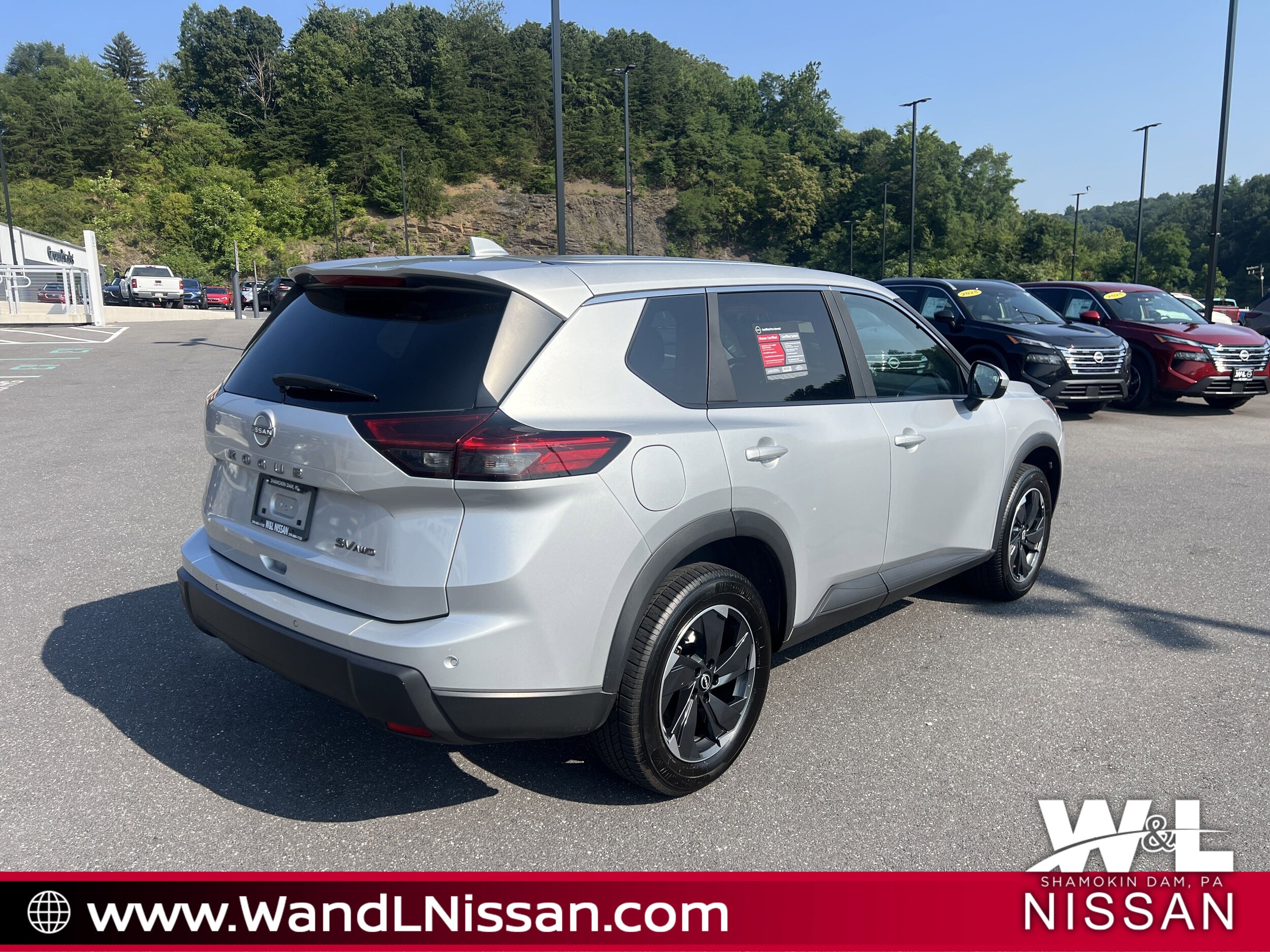 2024 Nissan Rogue SV photo 4