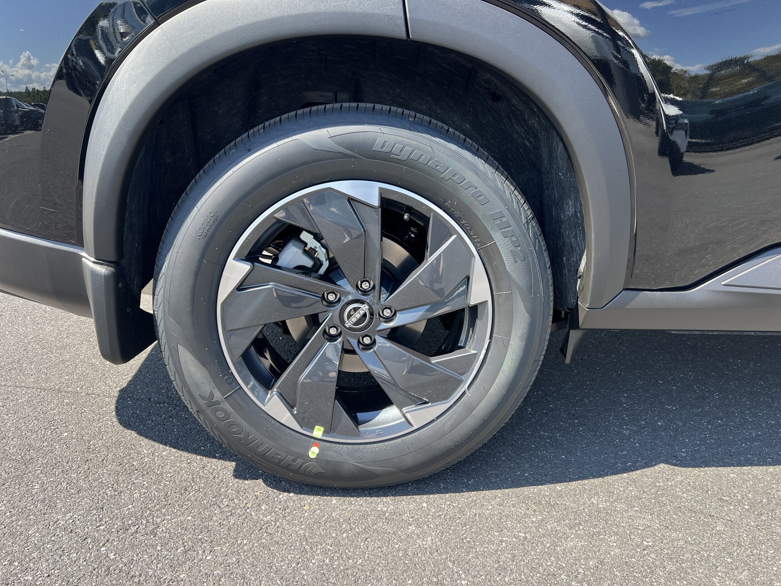 2026 Nissan Rogue SV photo 2