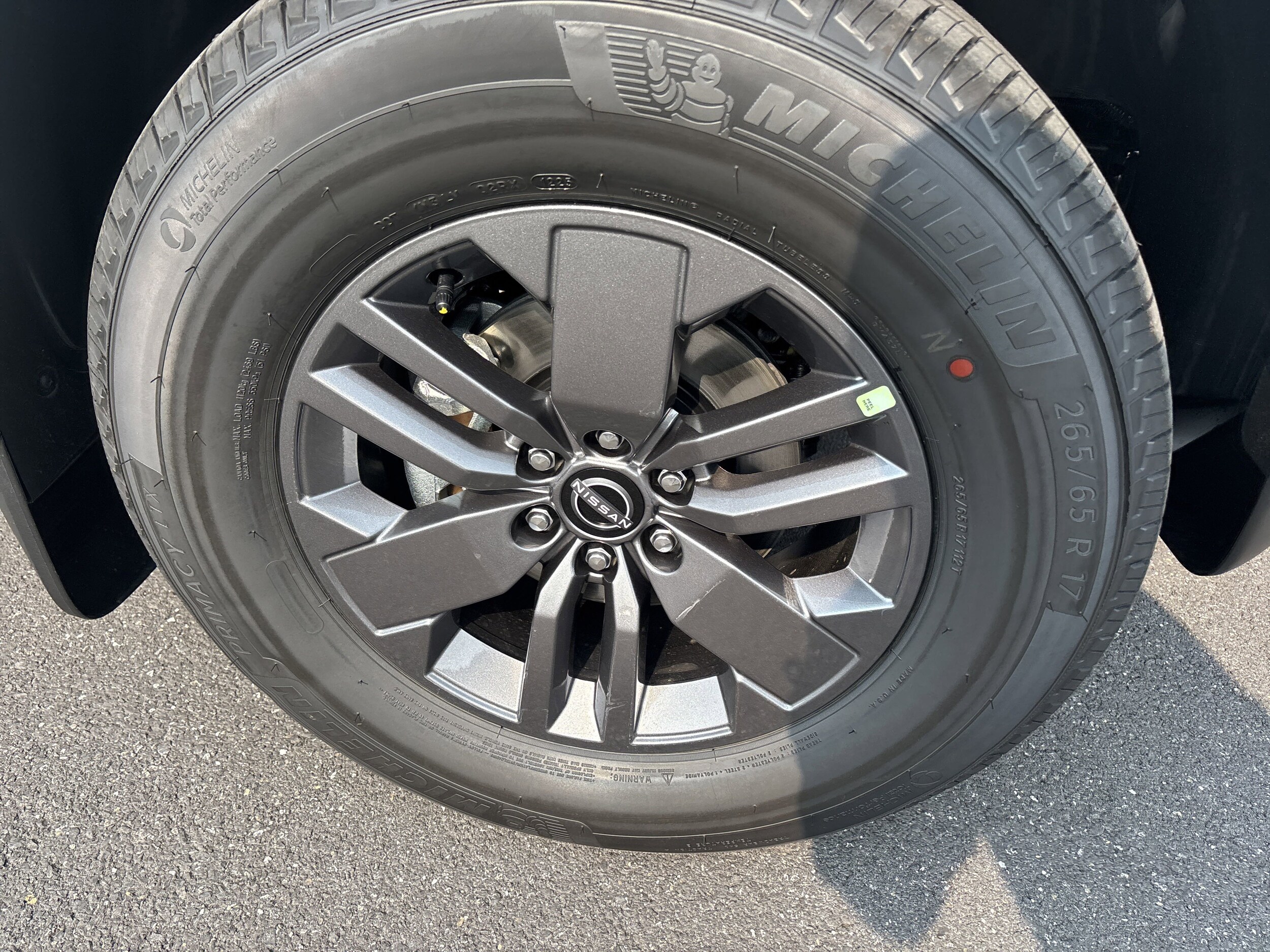 2025 Nissan Frontier SV photo 2