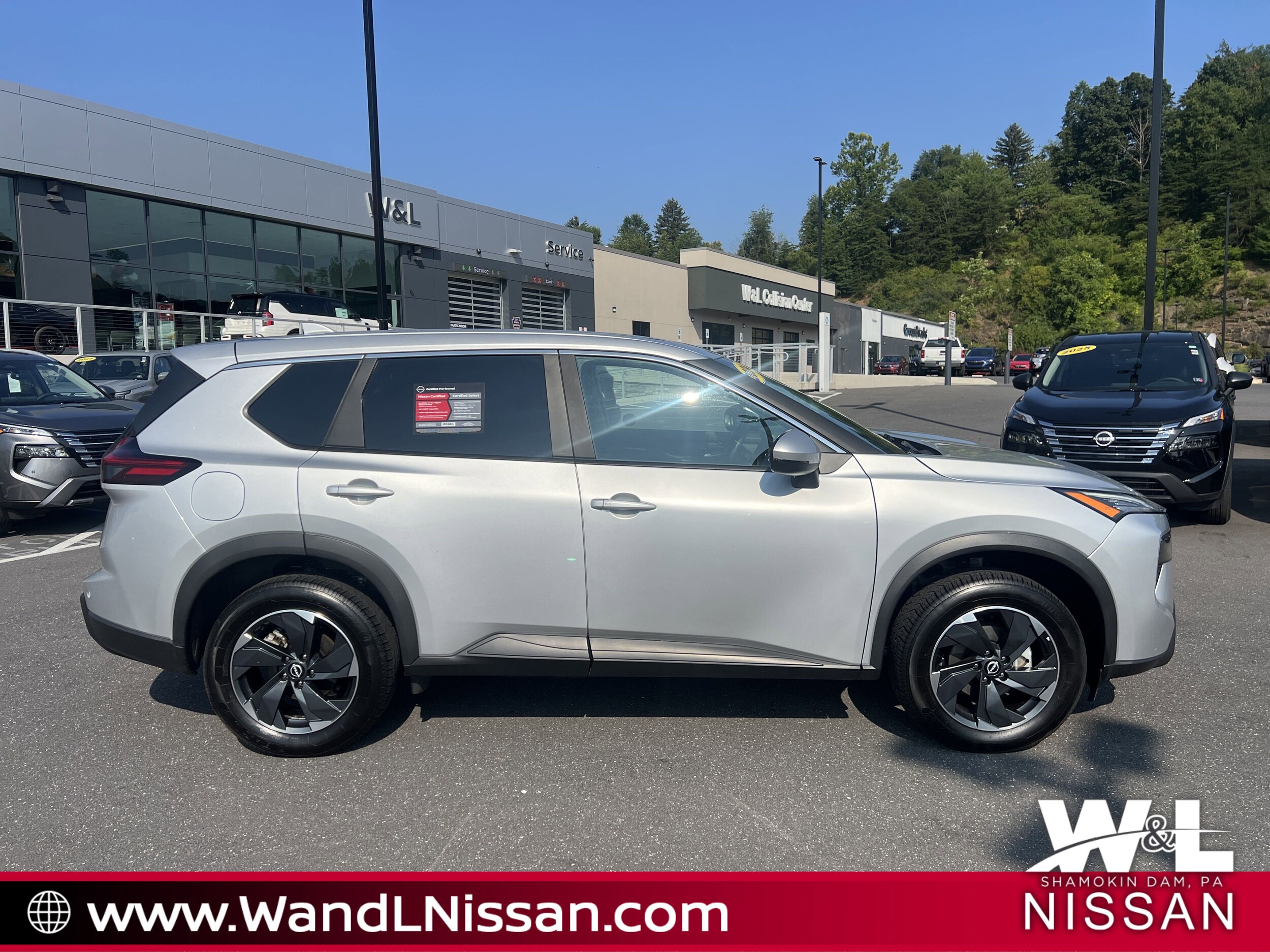 2024 Nissan Rogue SV photo 2