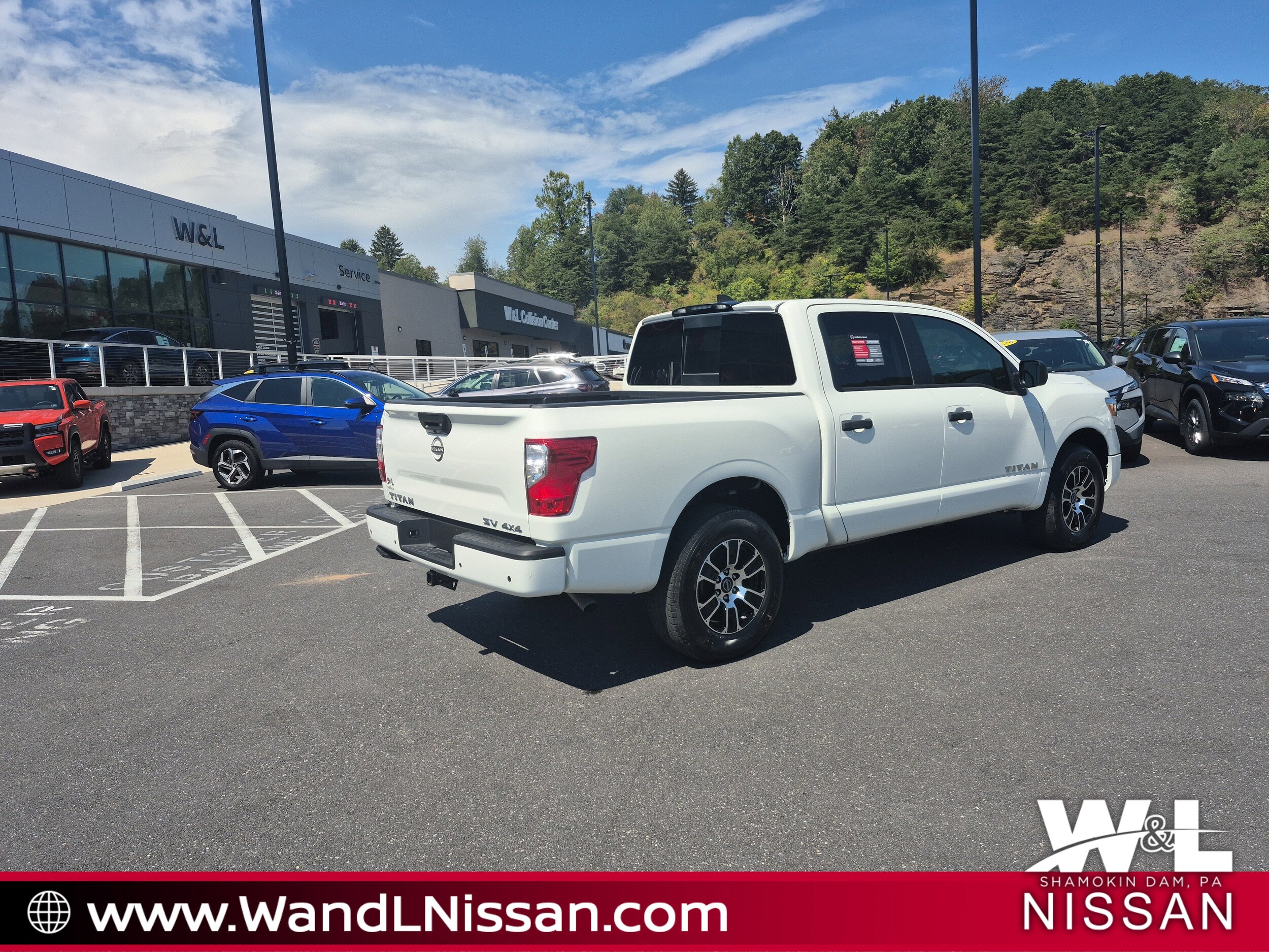 2024 Nissan Titan SV photo 2