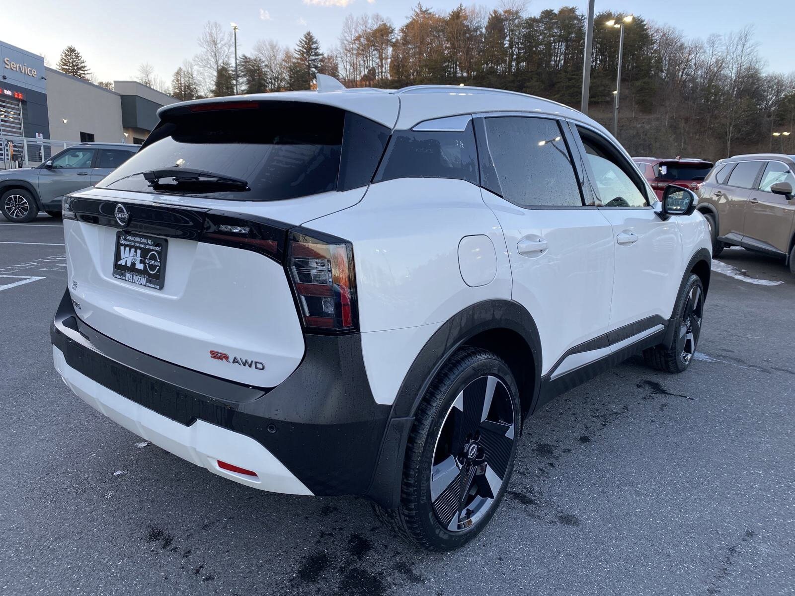 2025 Nissan Kicks SR photo 4