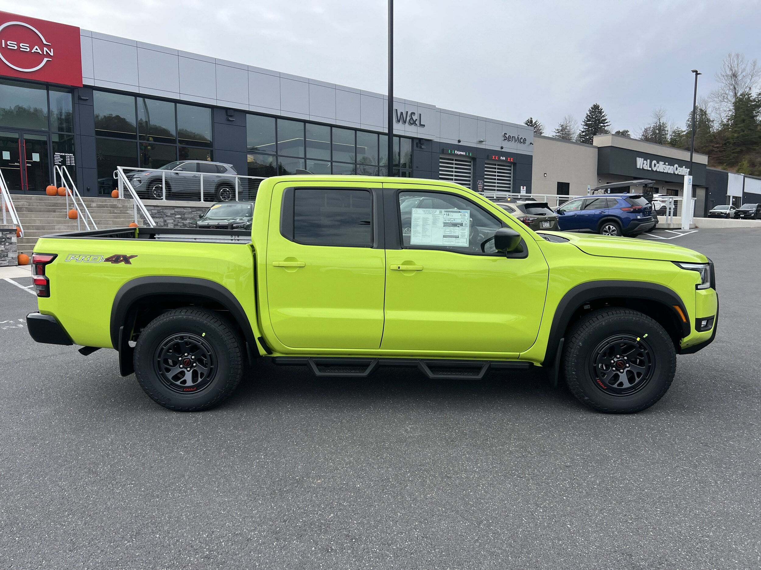 2026 Nissan Frontier PRO-4X photo 2