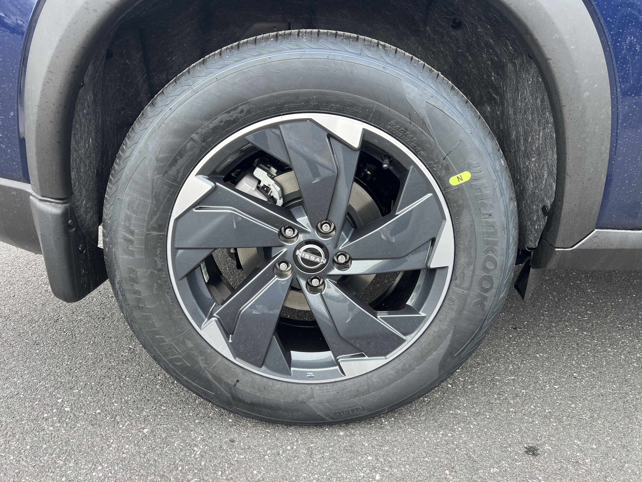 2026 Nissan Rogue SV photo 2