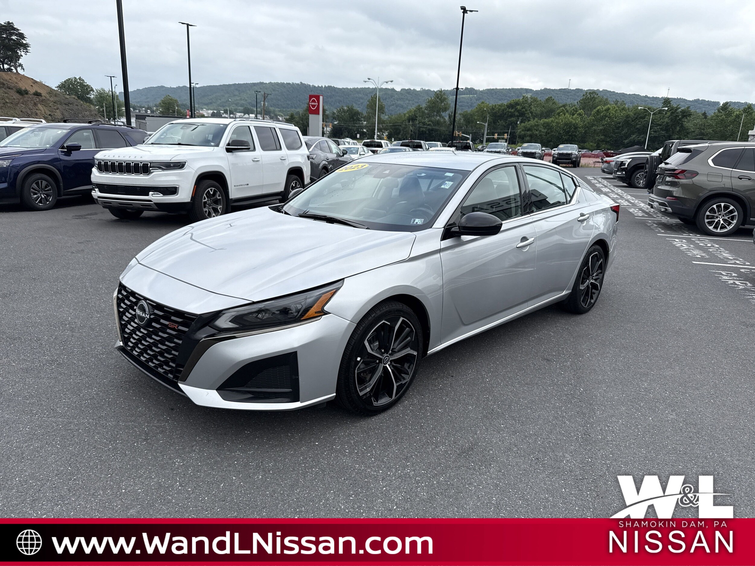 2023 Nissan Altima 2.5 SR photo 3