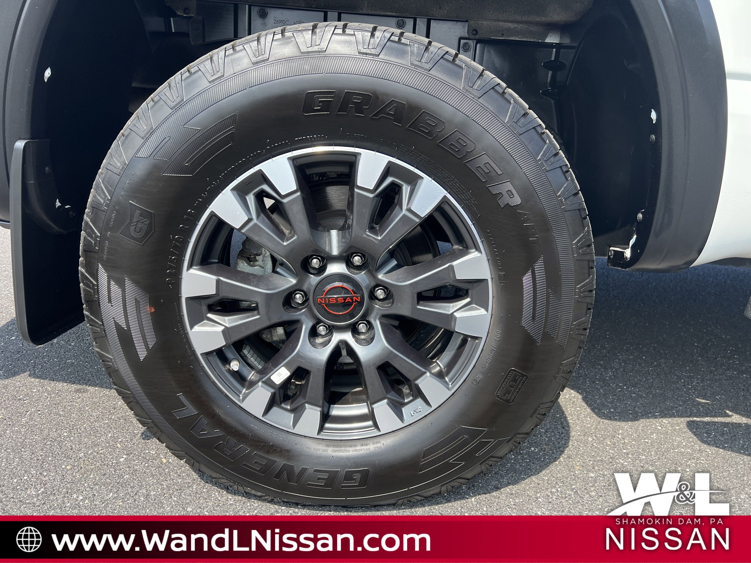 2024 Nissan Titan PRO-4X photo 2