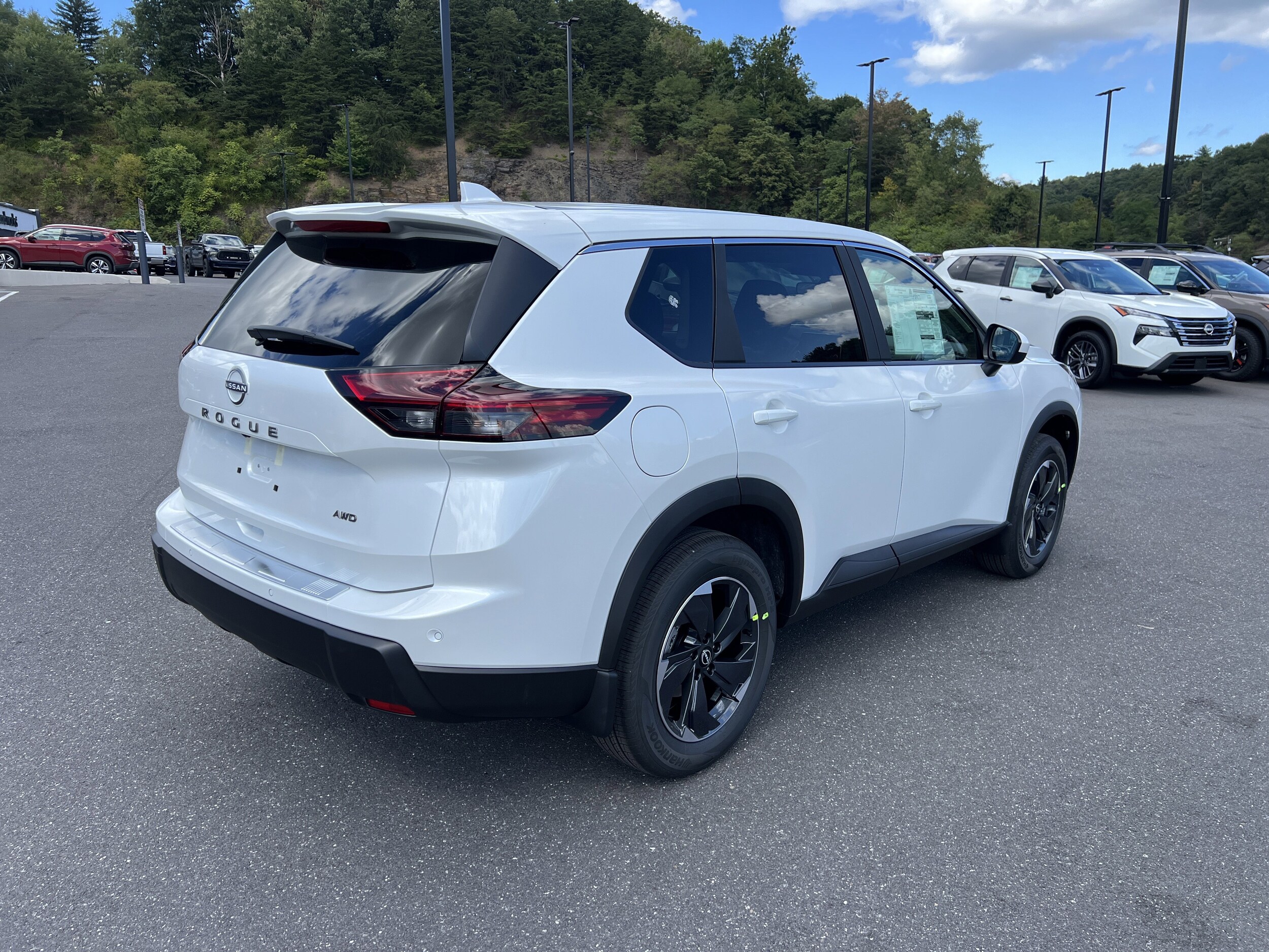 2026 Nissan Rogue SV photo 4