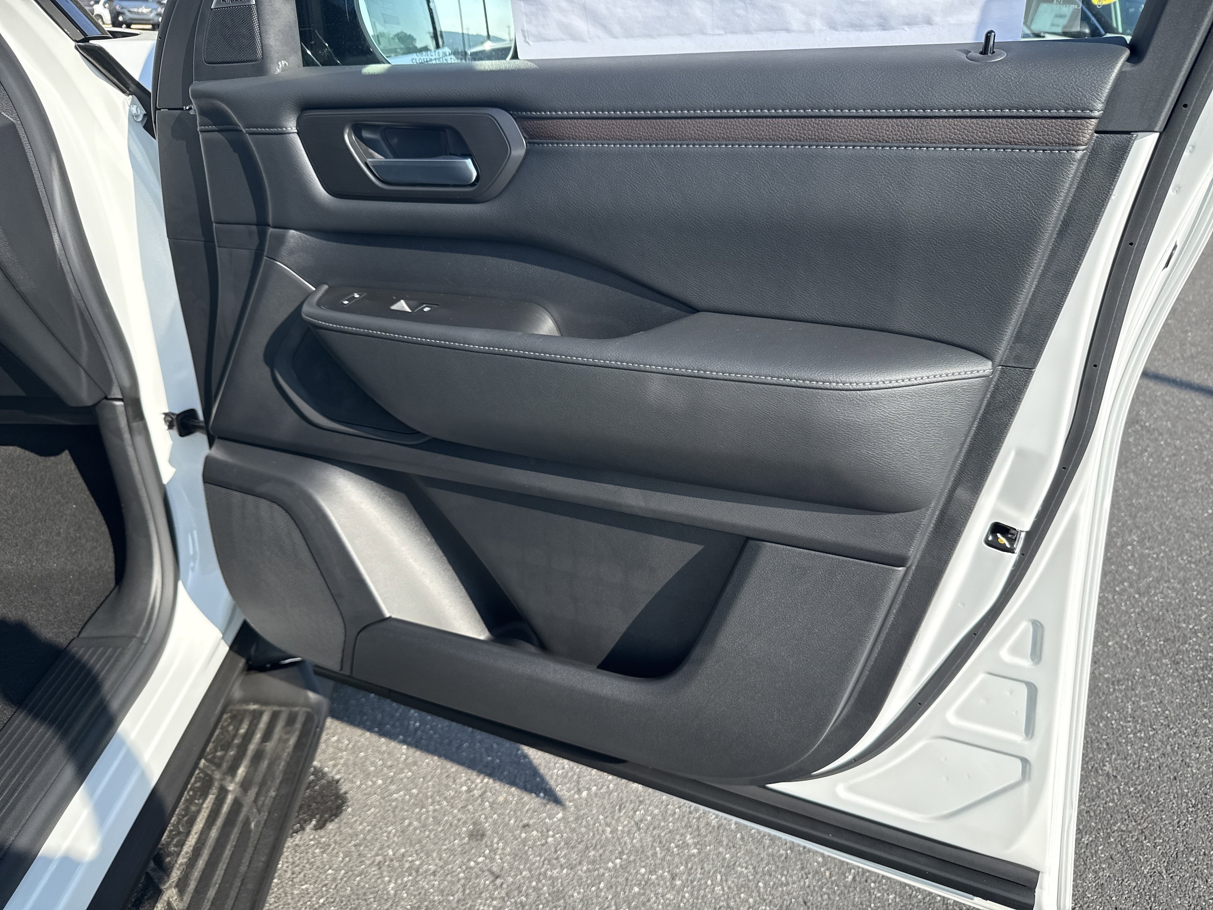 2026 Nissan Armada SL - Photo 9
