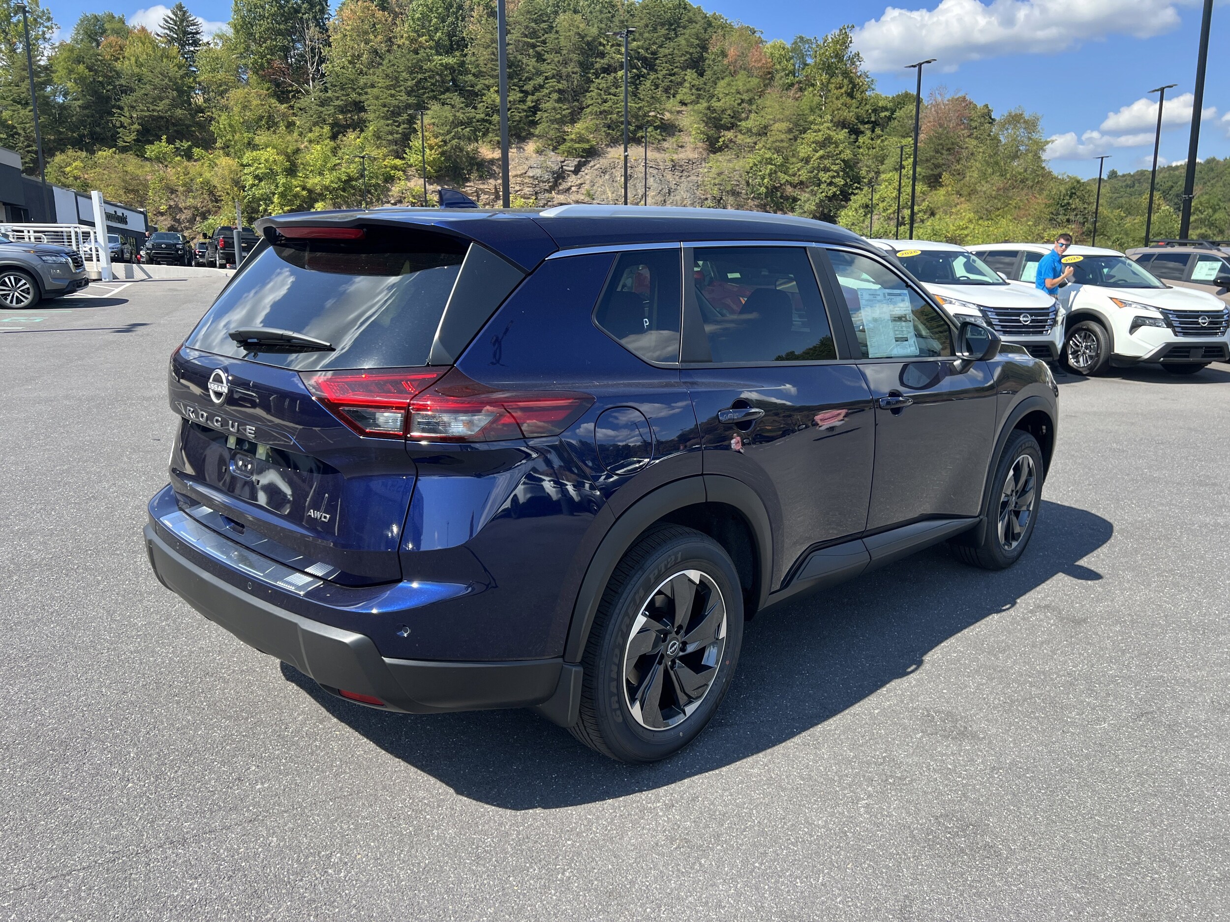 2026 Nissan Rogue SV photo 2