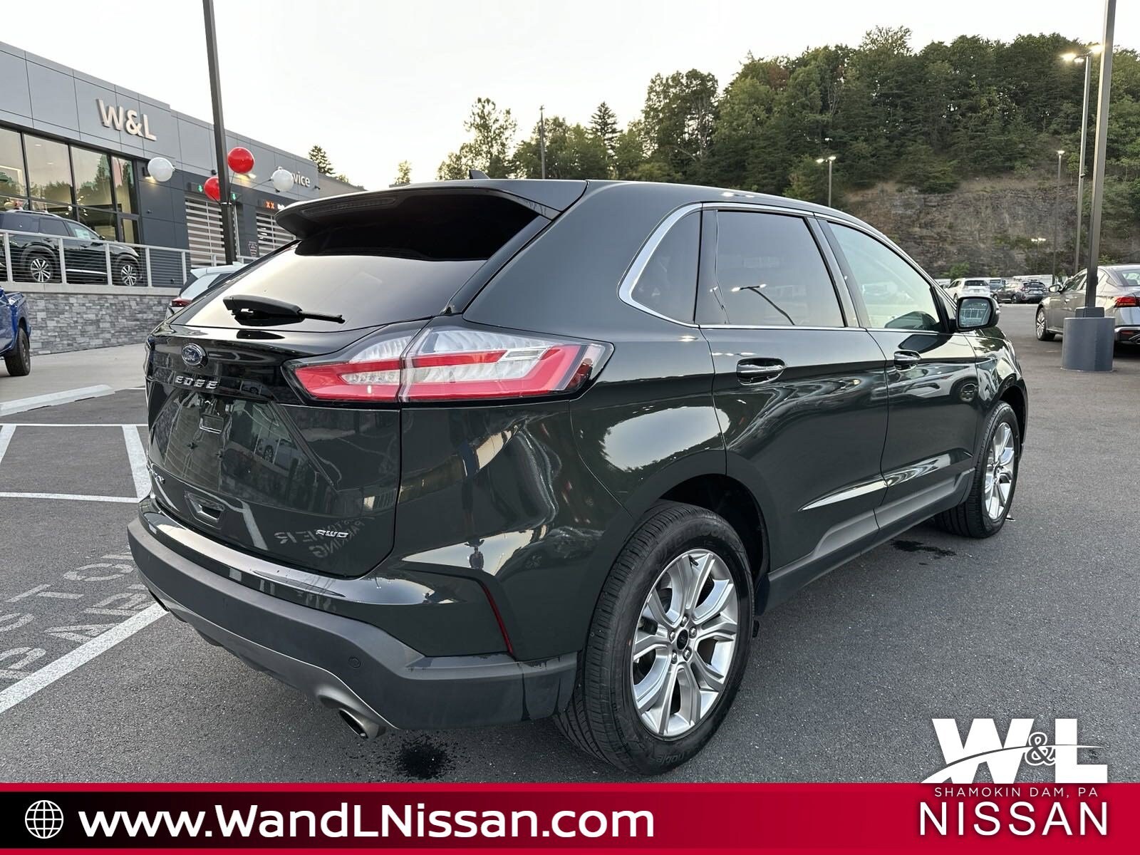 2024 Ford Edge Titanium photo 3