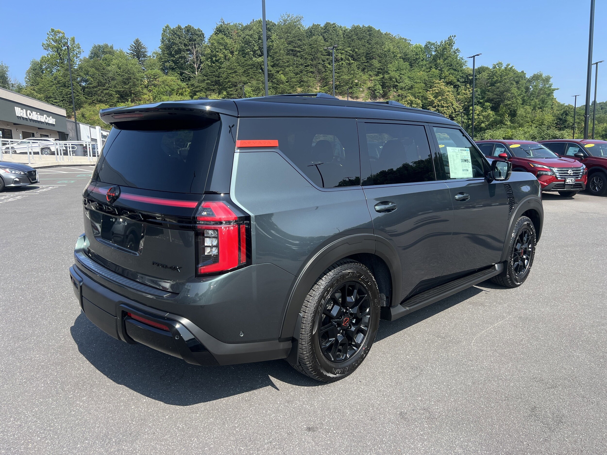 2025 Nissan Armada photo 3