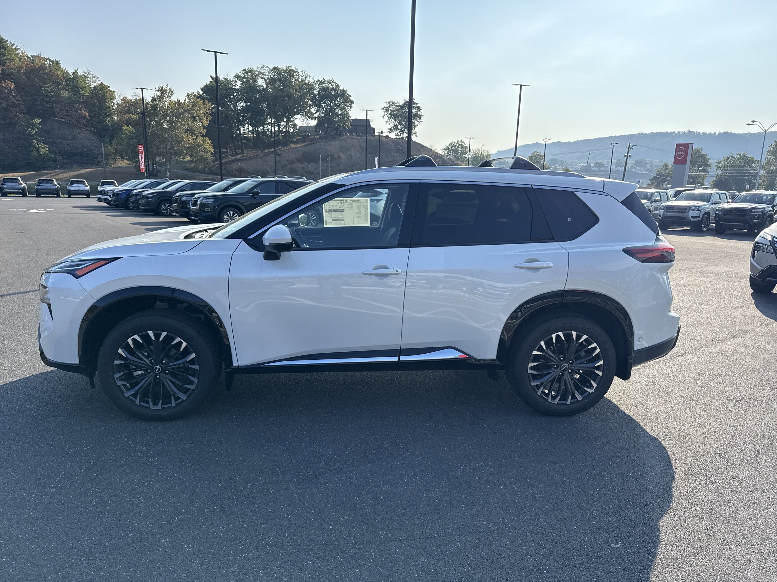 2026 Nissan Rogue Platinum photo 2