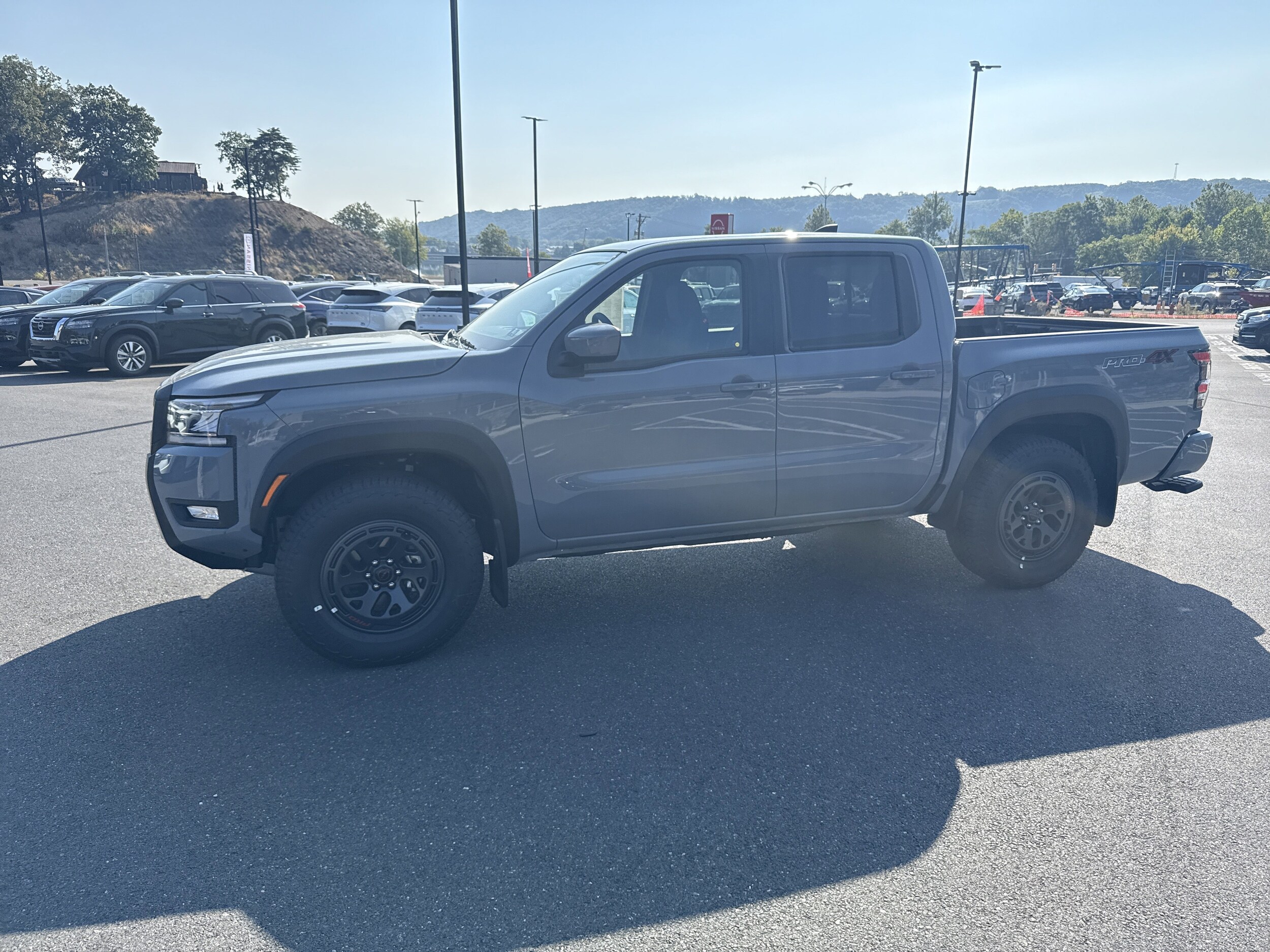 2025 Nissan Frontier PRO-4X photo 2
