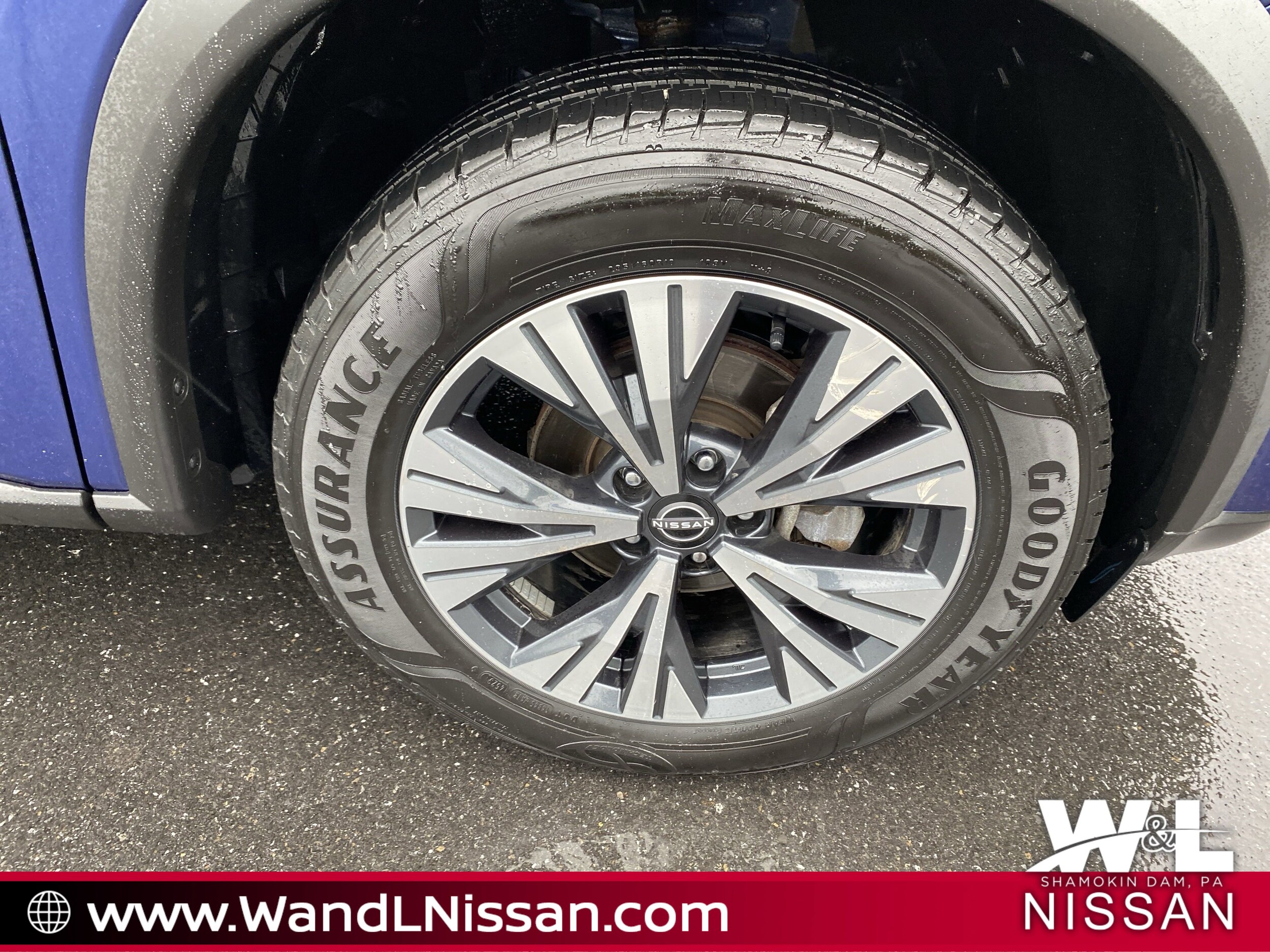 2023 Nissan Rogue SV photo 2