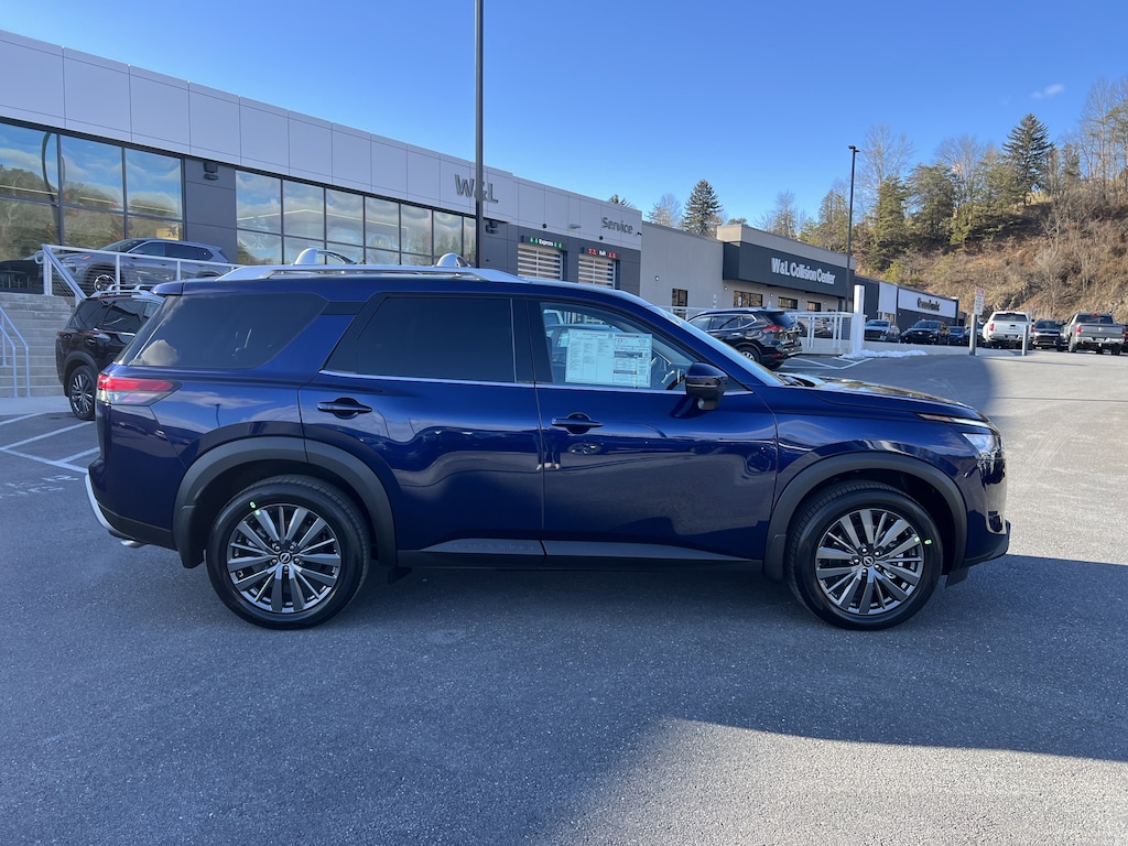 New 2025 Nissan Pathfinder SL SUV