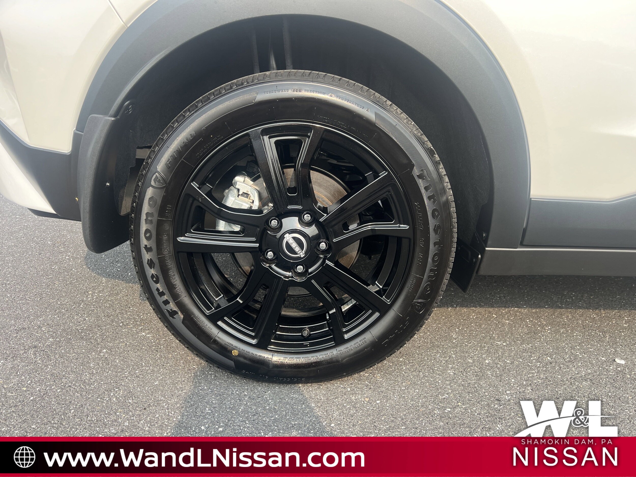 2024 Nissan Kicks SR photo 2