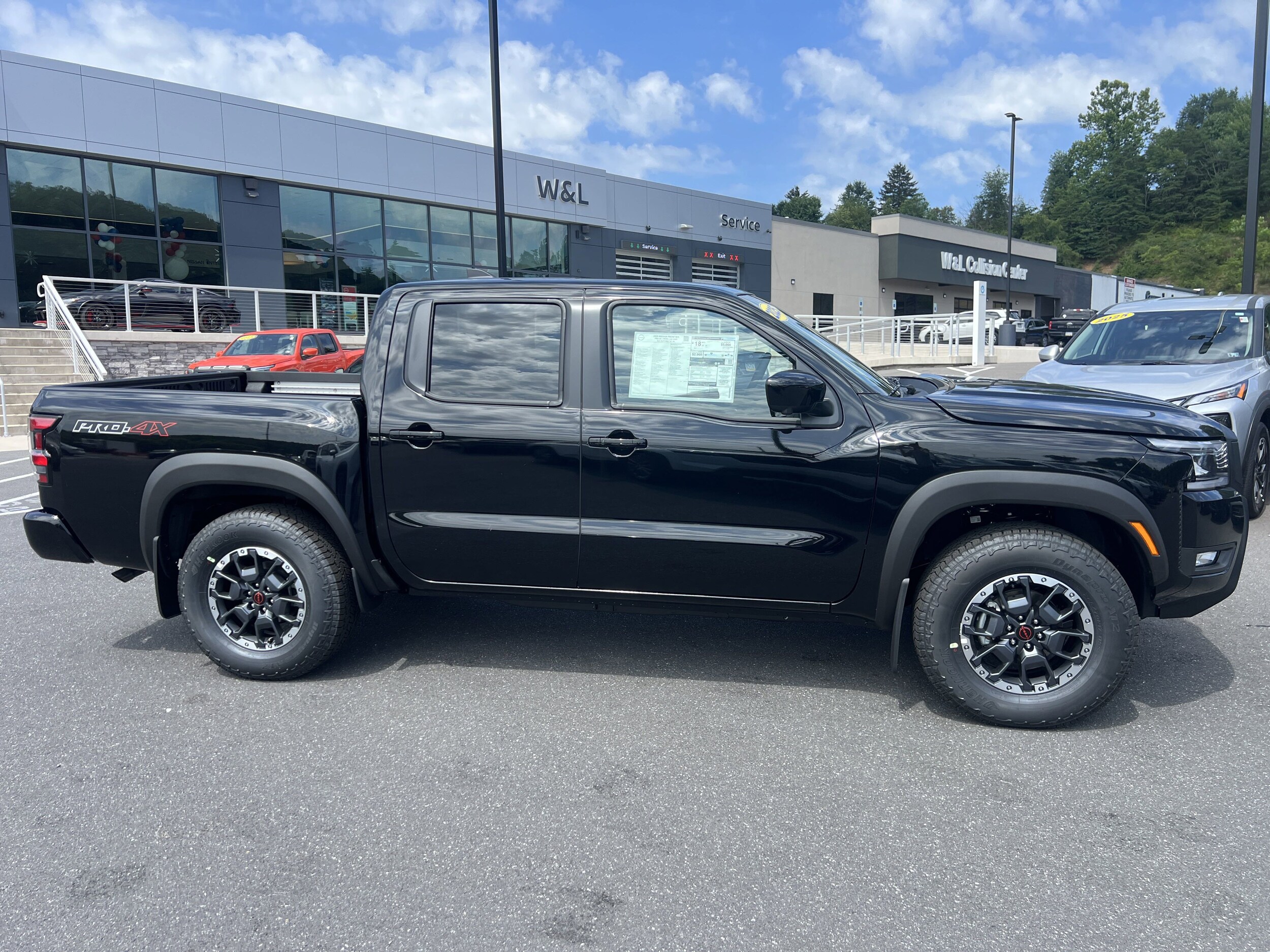 2025 Nissan Frontier PRO-4X photo 2