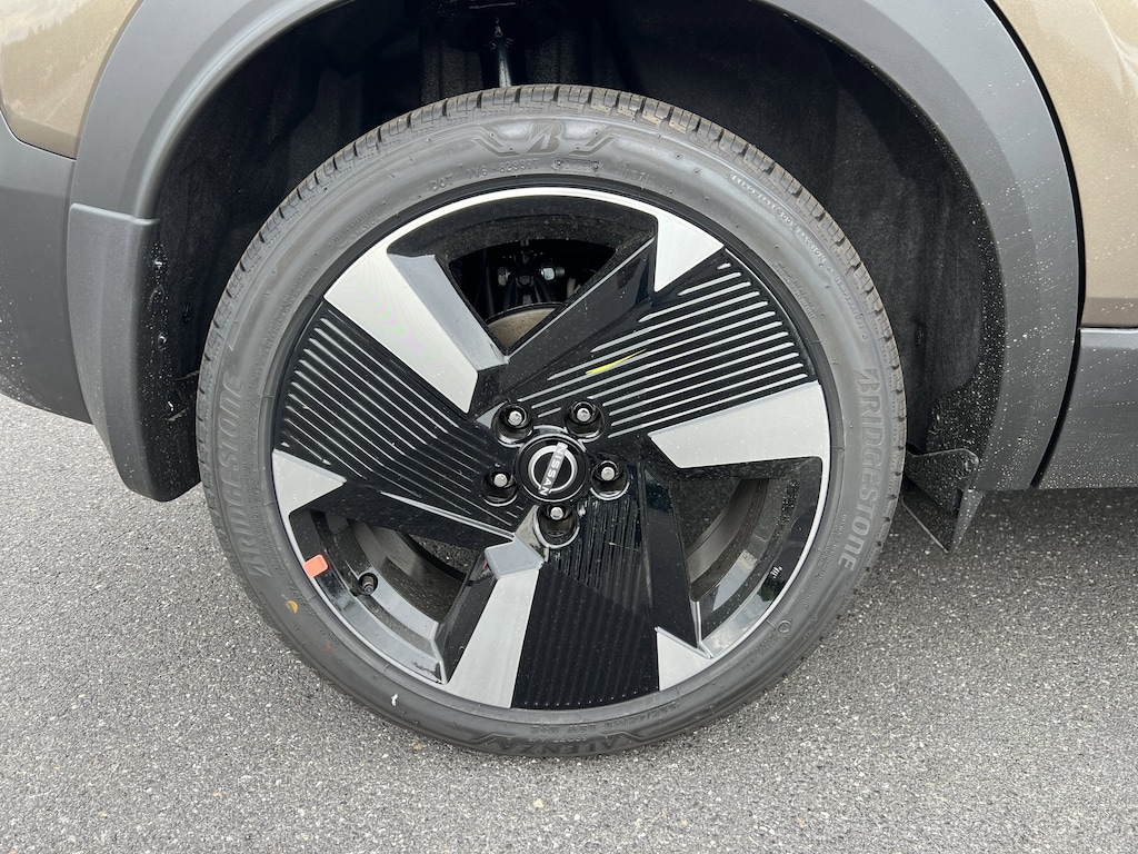 New 2026 Nissan Kicks SR SUV