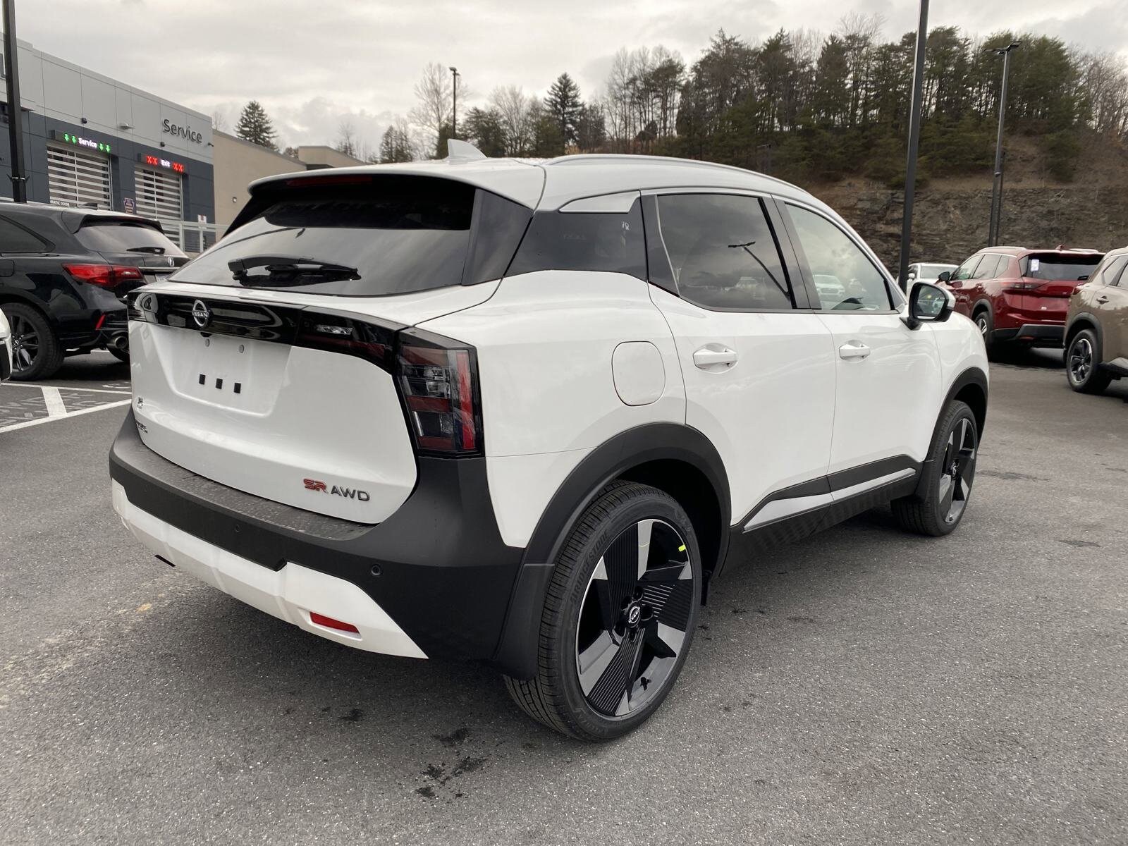 2025 Nissan Kicks SR photo 4