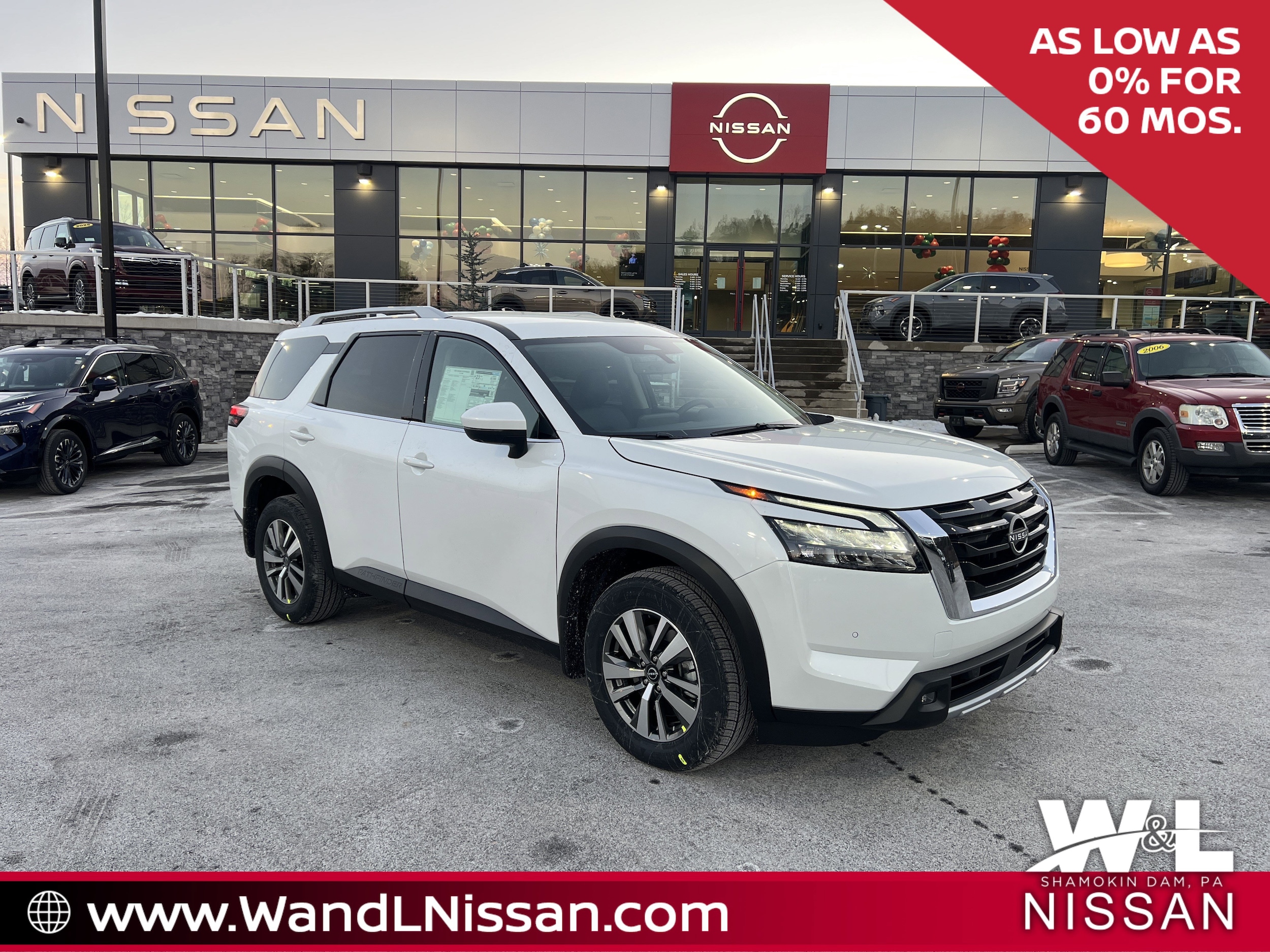 2025 Nissan Pathfinder SL's photo