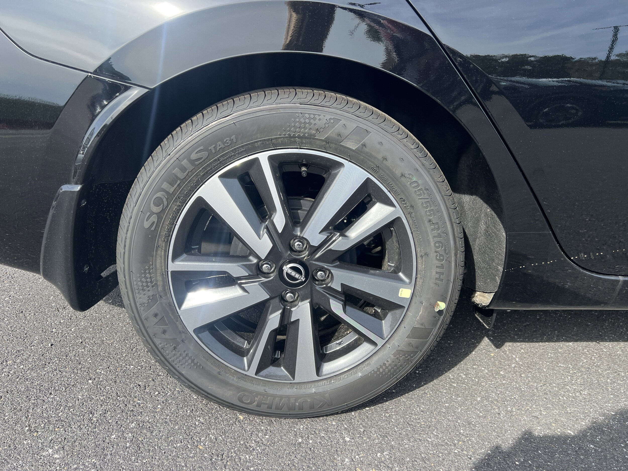 2025 Nissan Versa SV photo 3