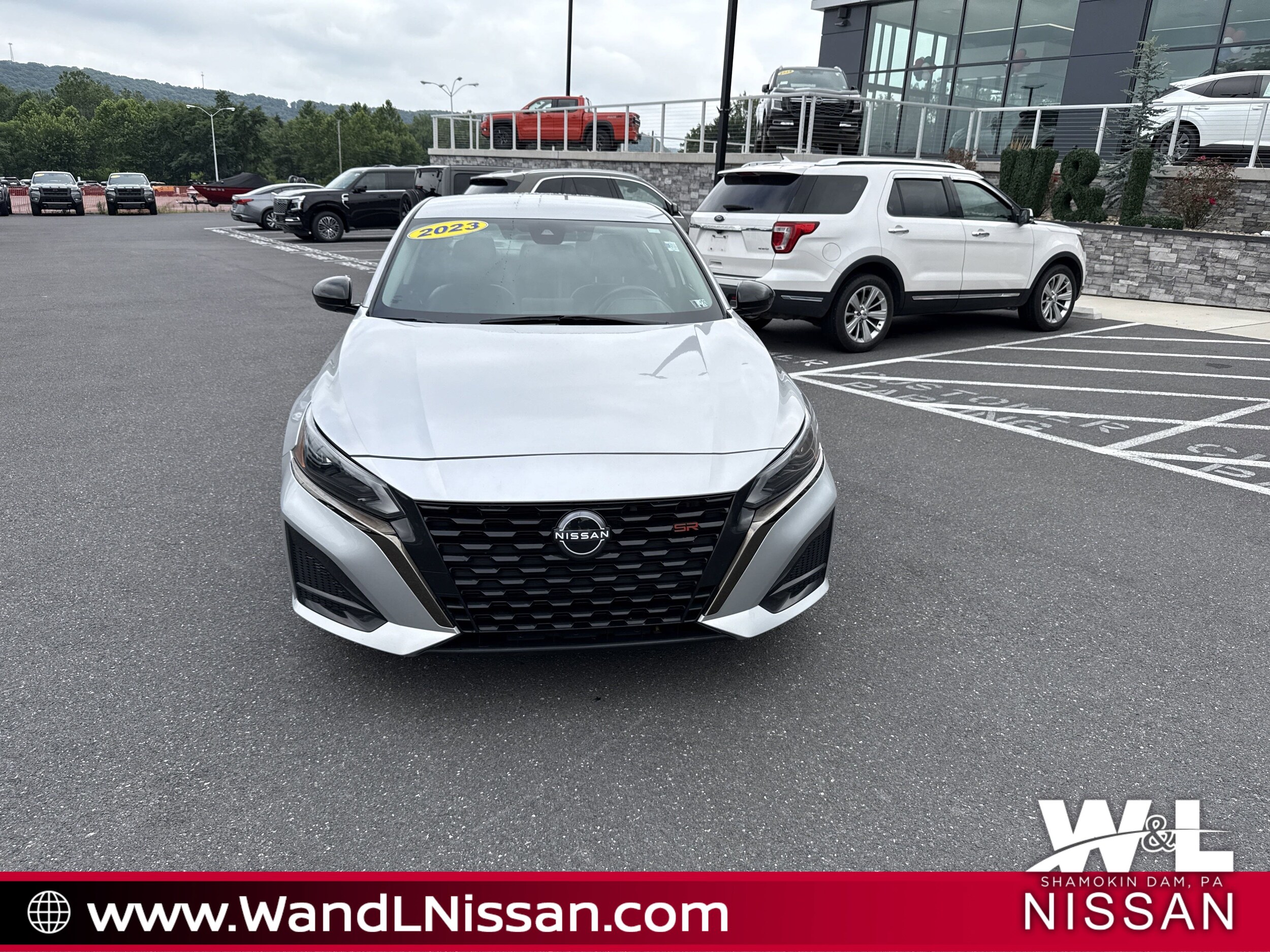 2023 Nissan Altima 2.5 SR photo 2