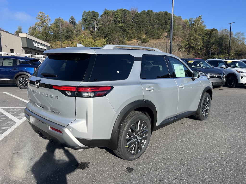 New 2025 Nissan Pathfinder SL SUV