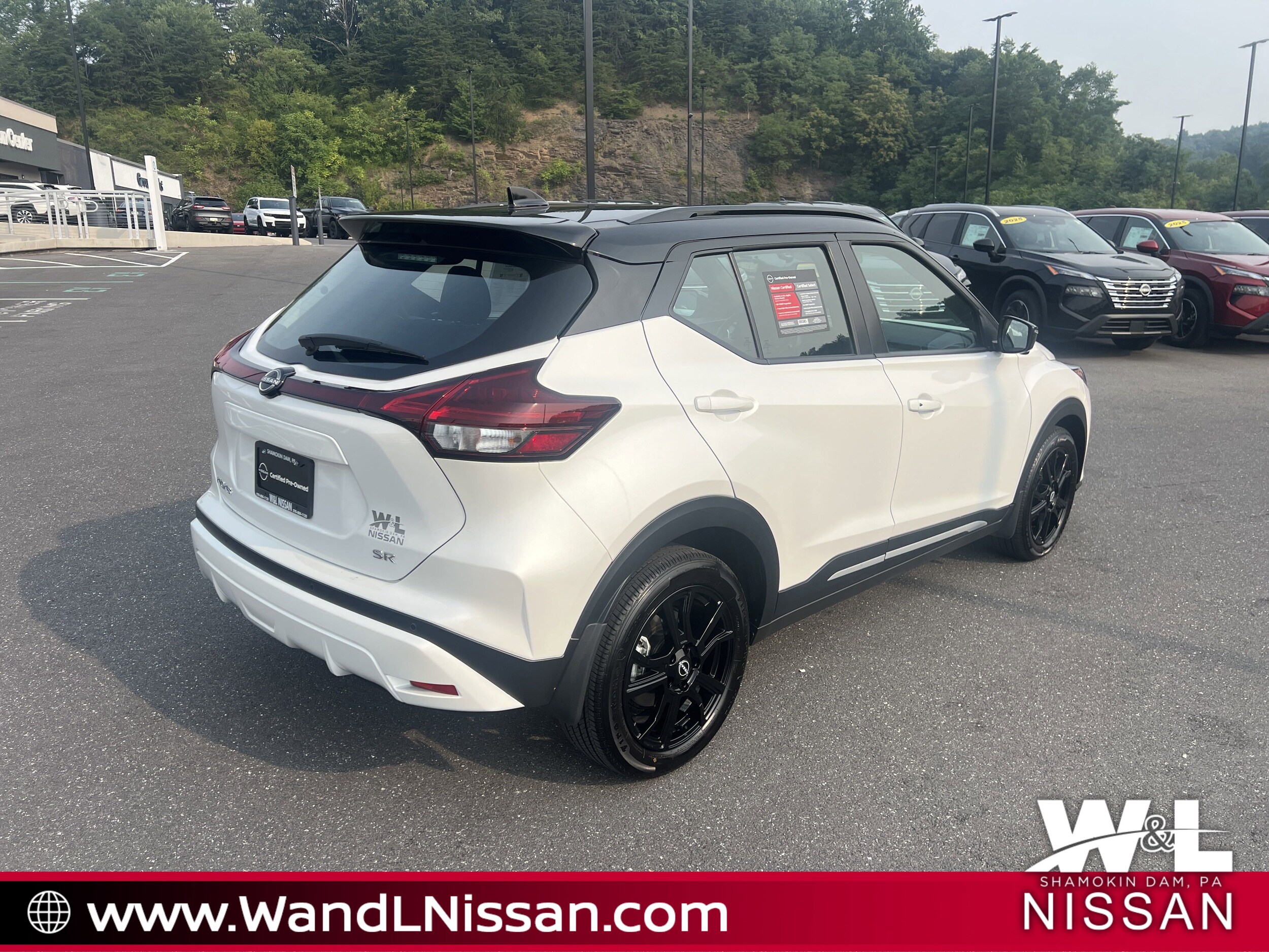 2024 Nissan Kicks SR photo 3