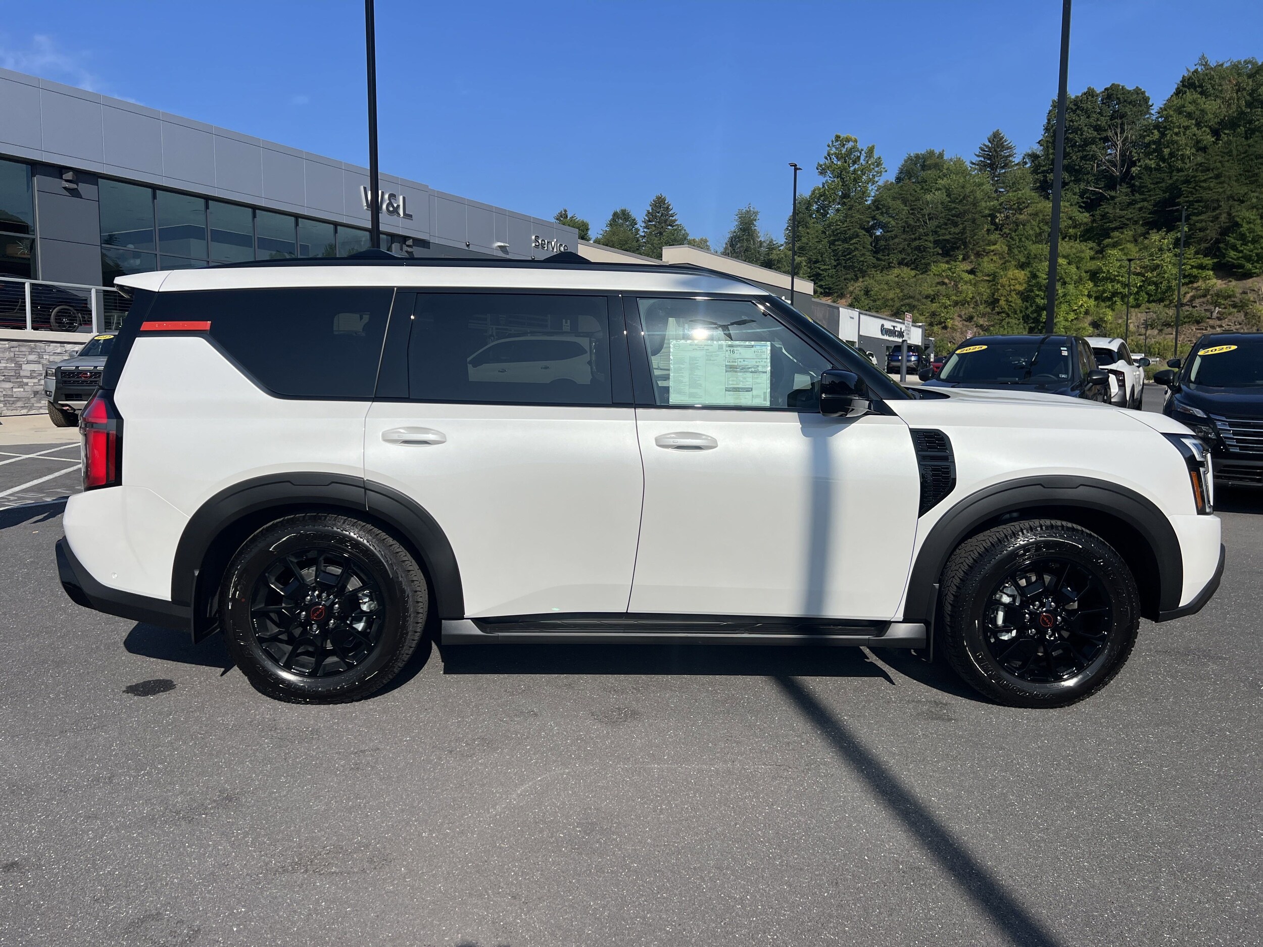 2025 Nissan Armada photo 2