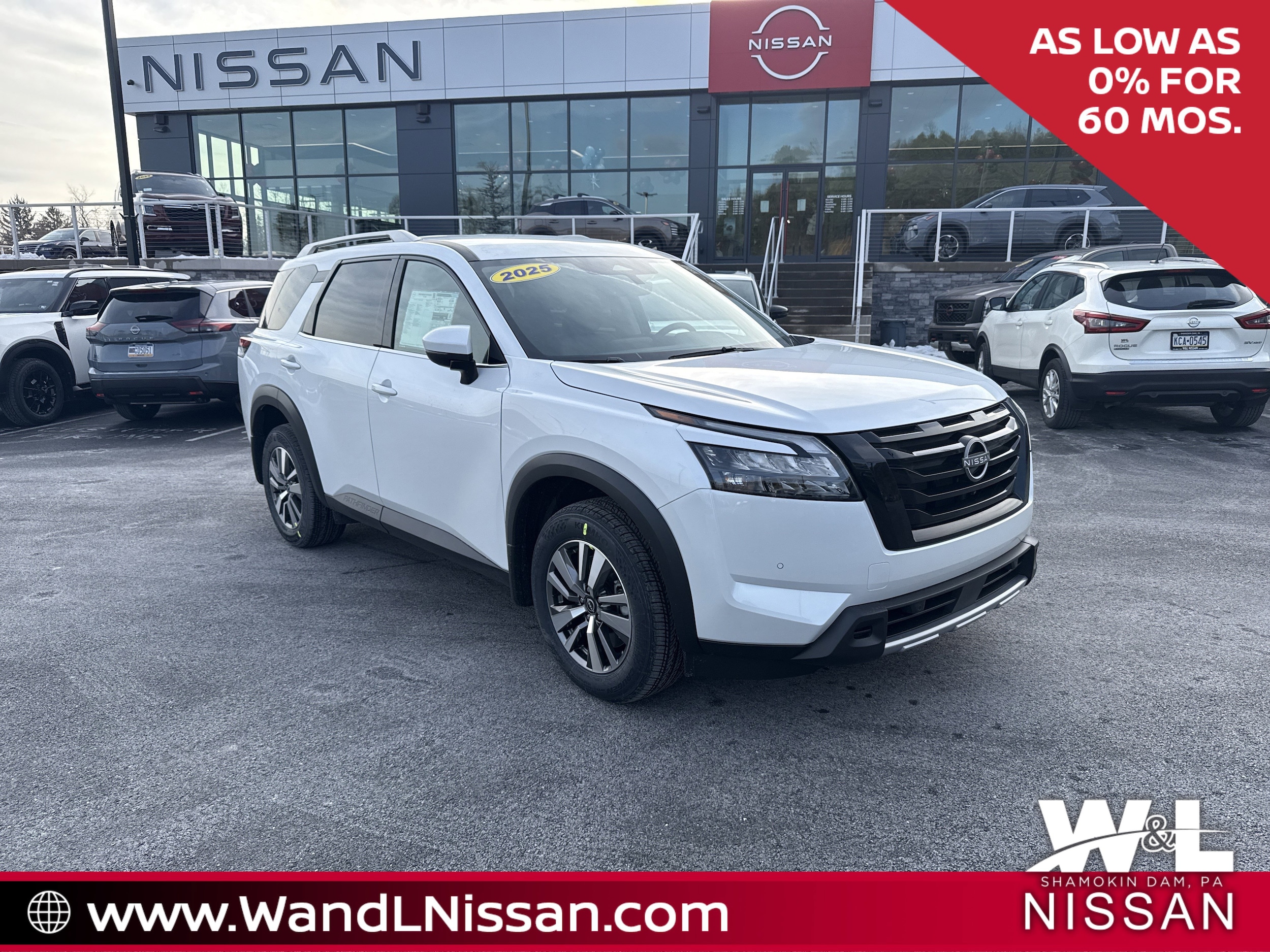 2025 Nissan Pathfinder SL's photo