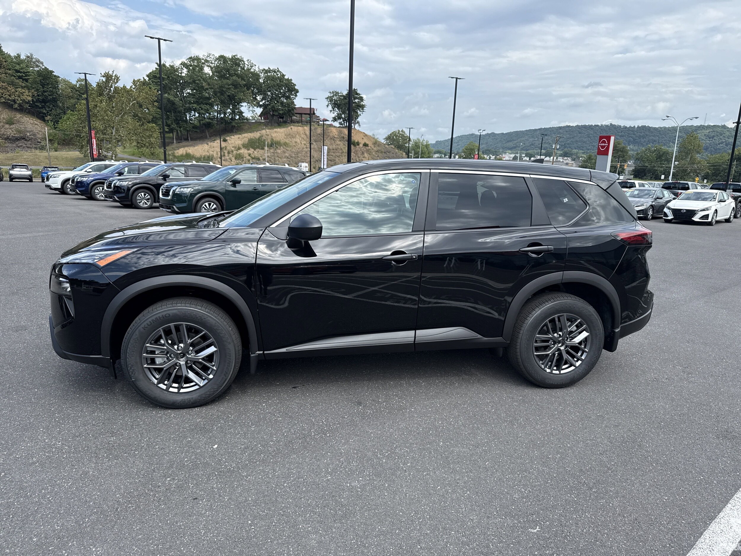 2026 Nissan Rogue S photo 2