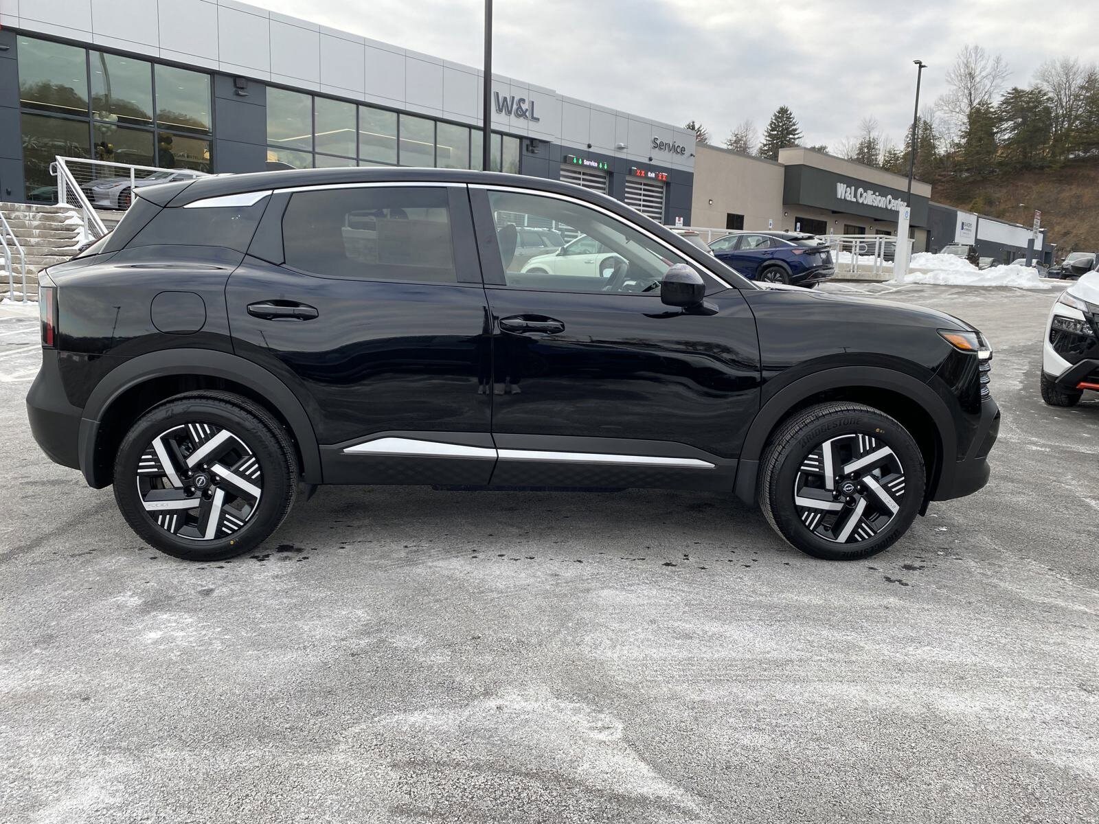 2025 Nissan Kicks SV photo 3