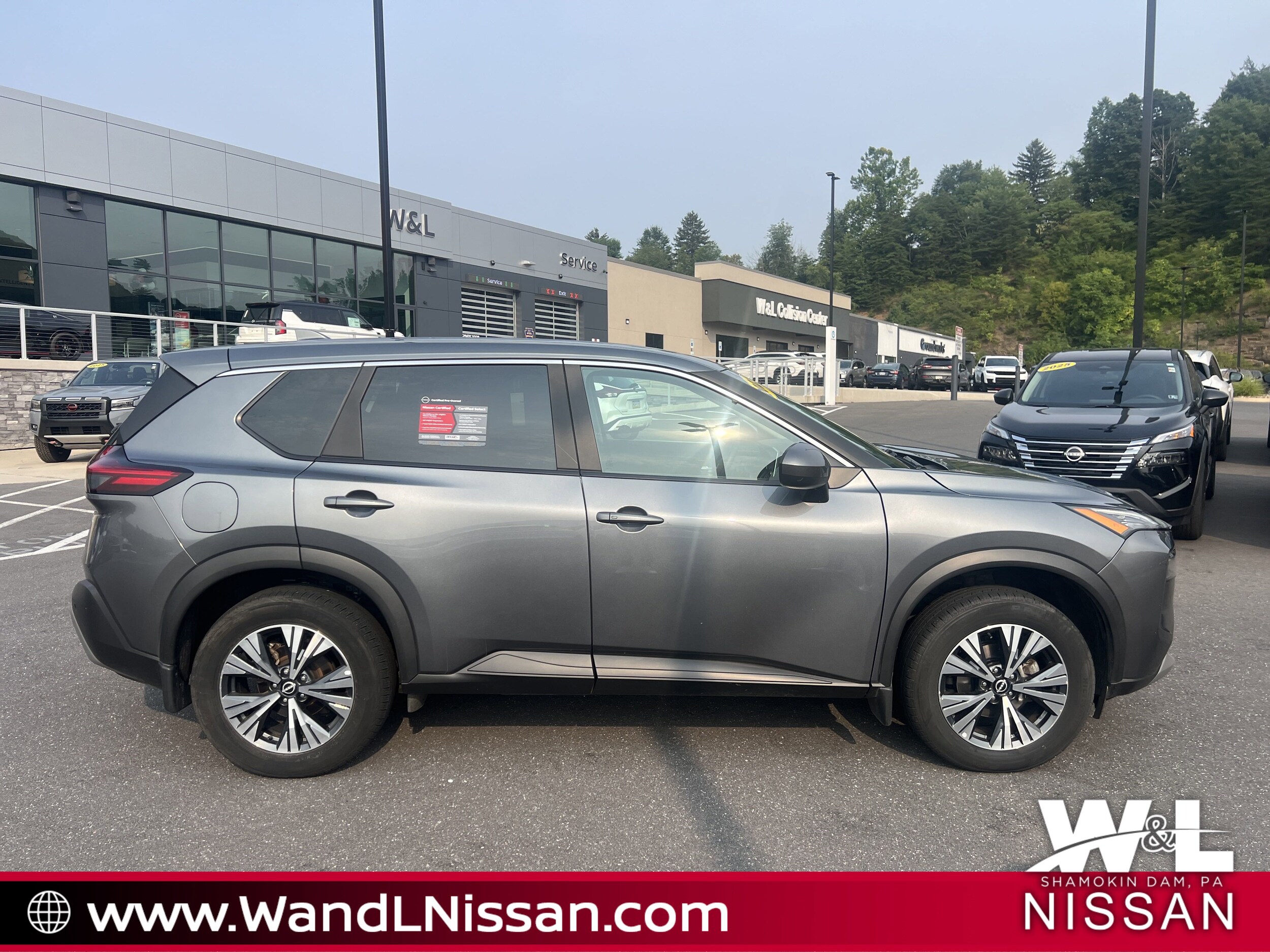 2023 Nissan Rogue SV photo 2