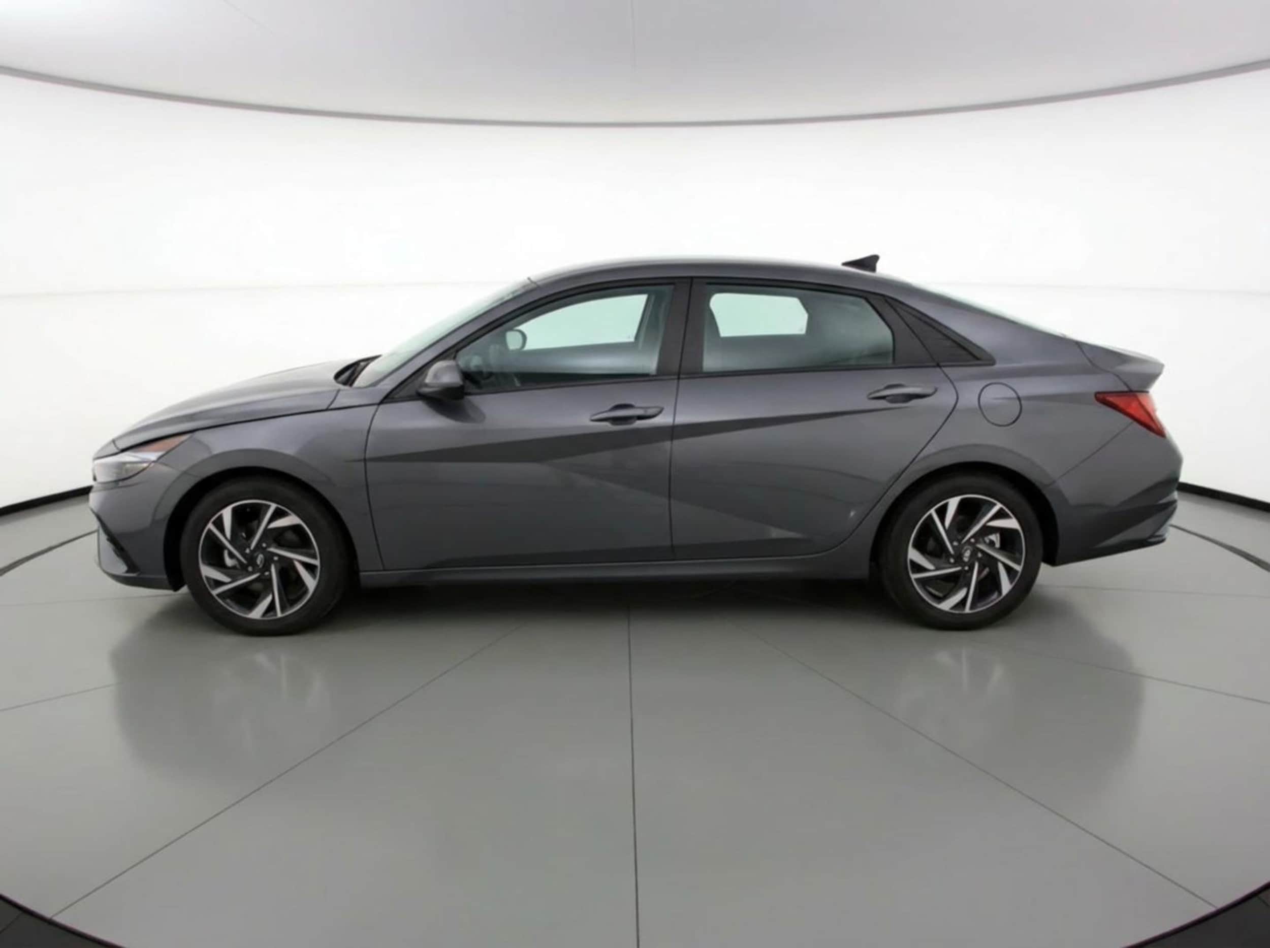 Thumbnail: 2025 Hyundai Elantra - 4