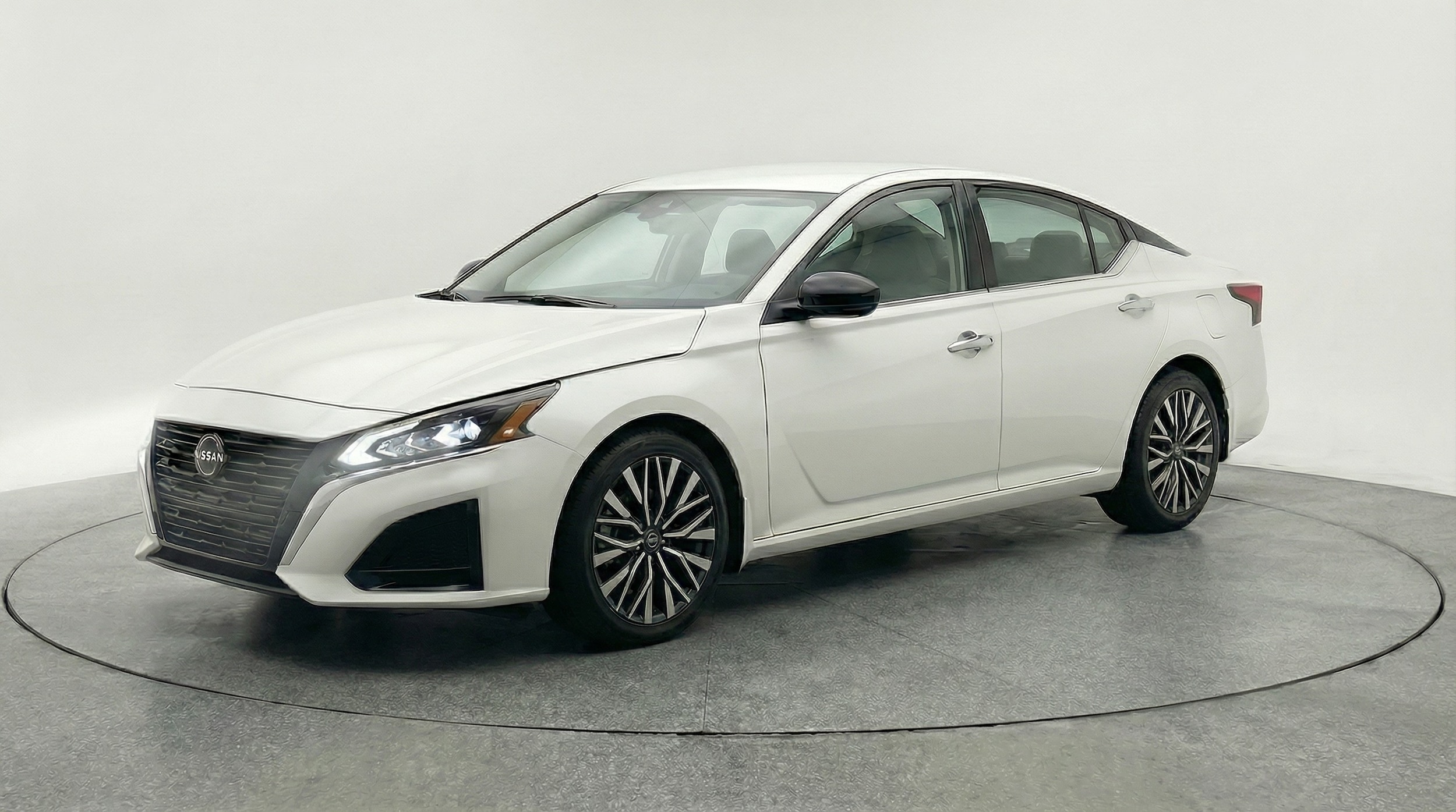 Thumbnail: 2025 Nissan Altima - 3